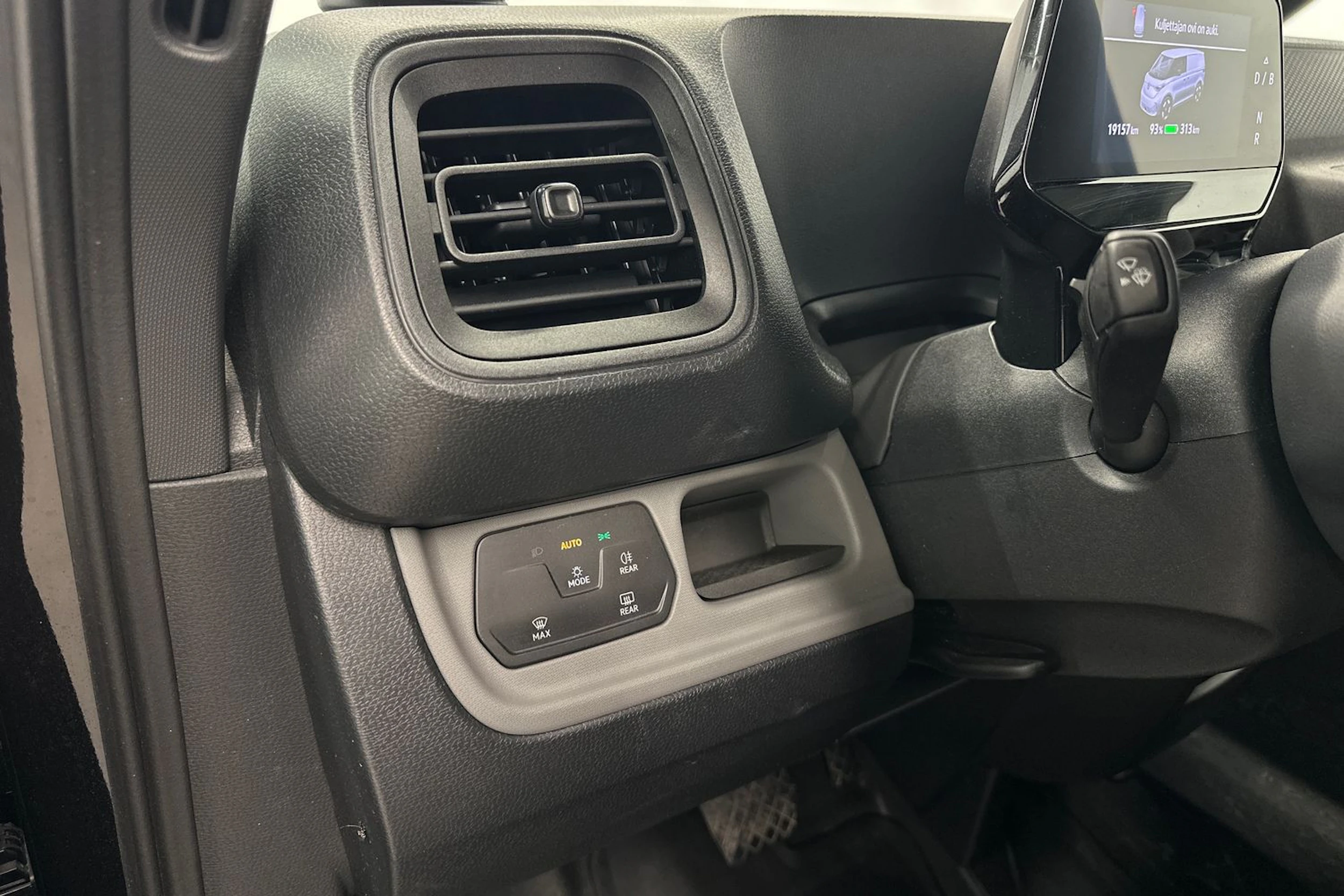 musta Volkswagen ID. Buzz Cargo 2025 kuva 24.