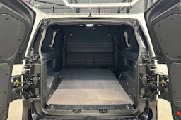 musta Volkswagen ID. Buzz Cargo 2025 kuva 26.