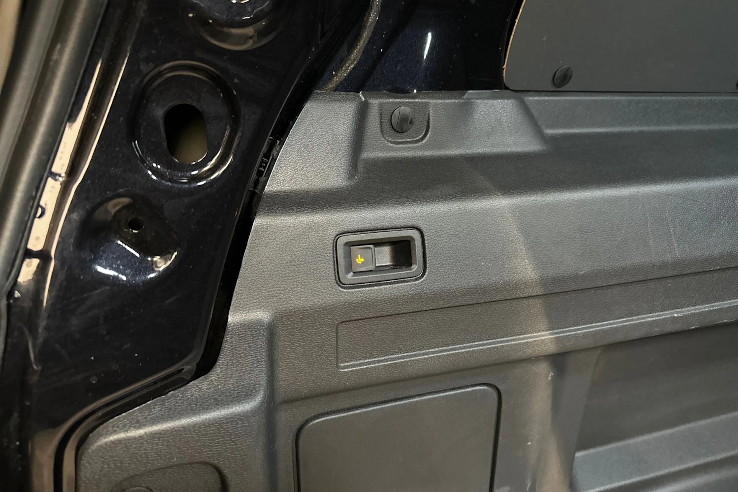 musta Volkswagen ID. Buzz Cargo 2025 kuva 27.