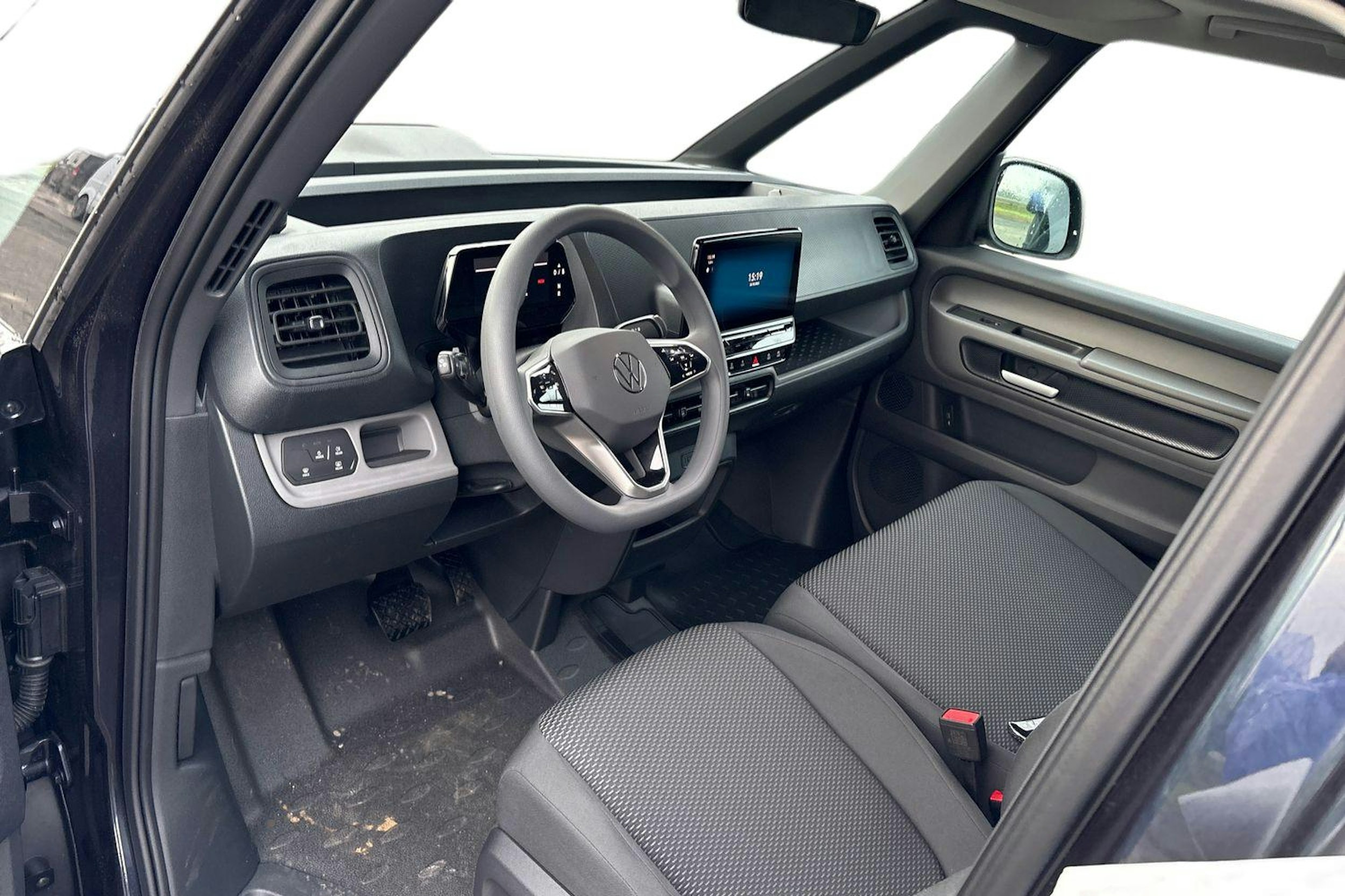 sininen Volkswagen ID. Buzz Cargo 2025 kuva 6.