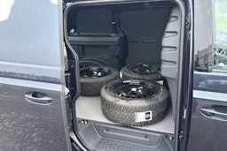 sininen Volkswagen ID. Buzz Cargo 2025 kuva 8.