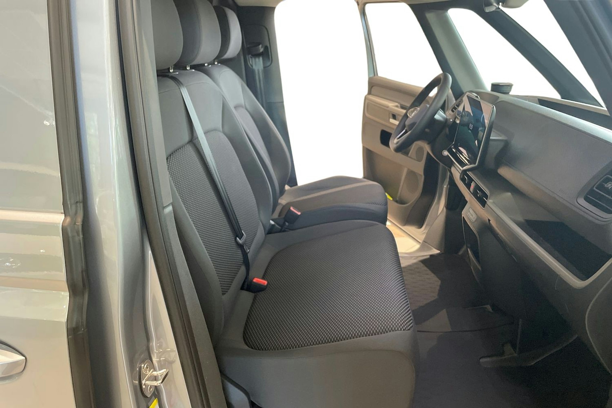met. harmaa Volkswagen ID. Buzz Cargo 2025 kuva 10.