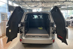 met. harmaa Volkswagen ID. Buzz Cargo 2025 kuva 14.