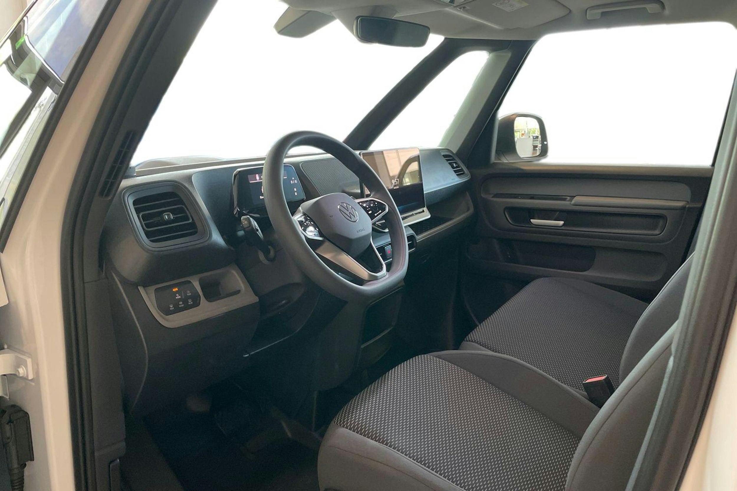 valkoinen Volkswagen ID. Buzz Cargo 2025 kuva 8.