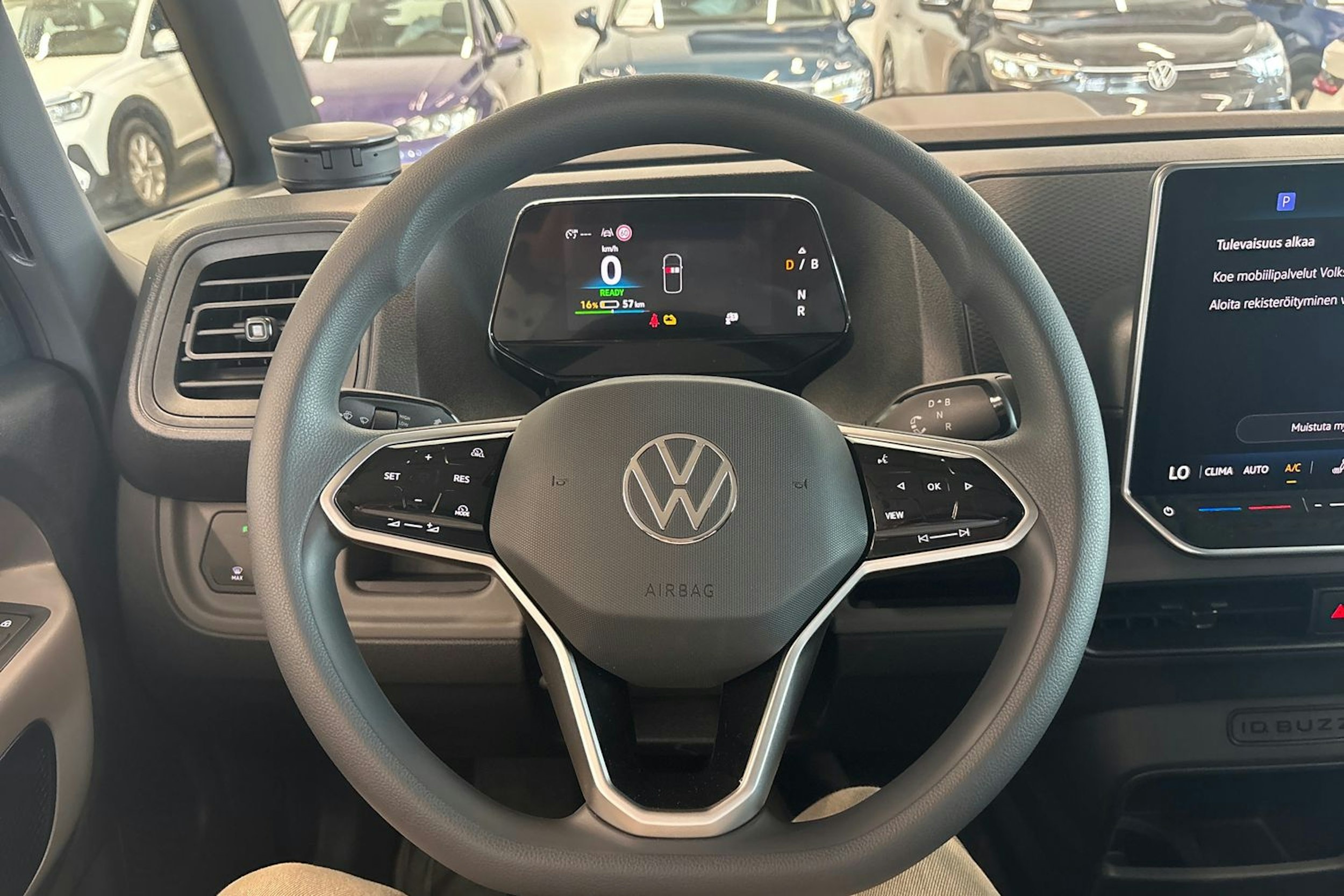 valkoinen Volkswagen ID. Buzz Cargo 2025 kuva 11.