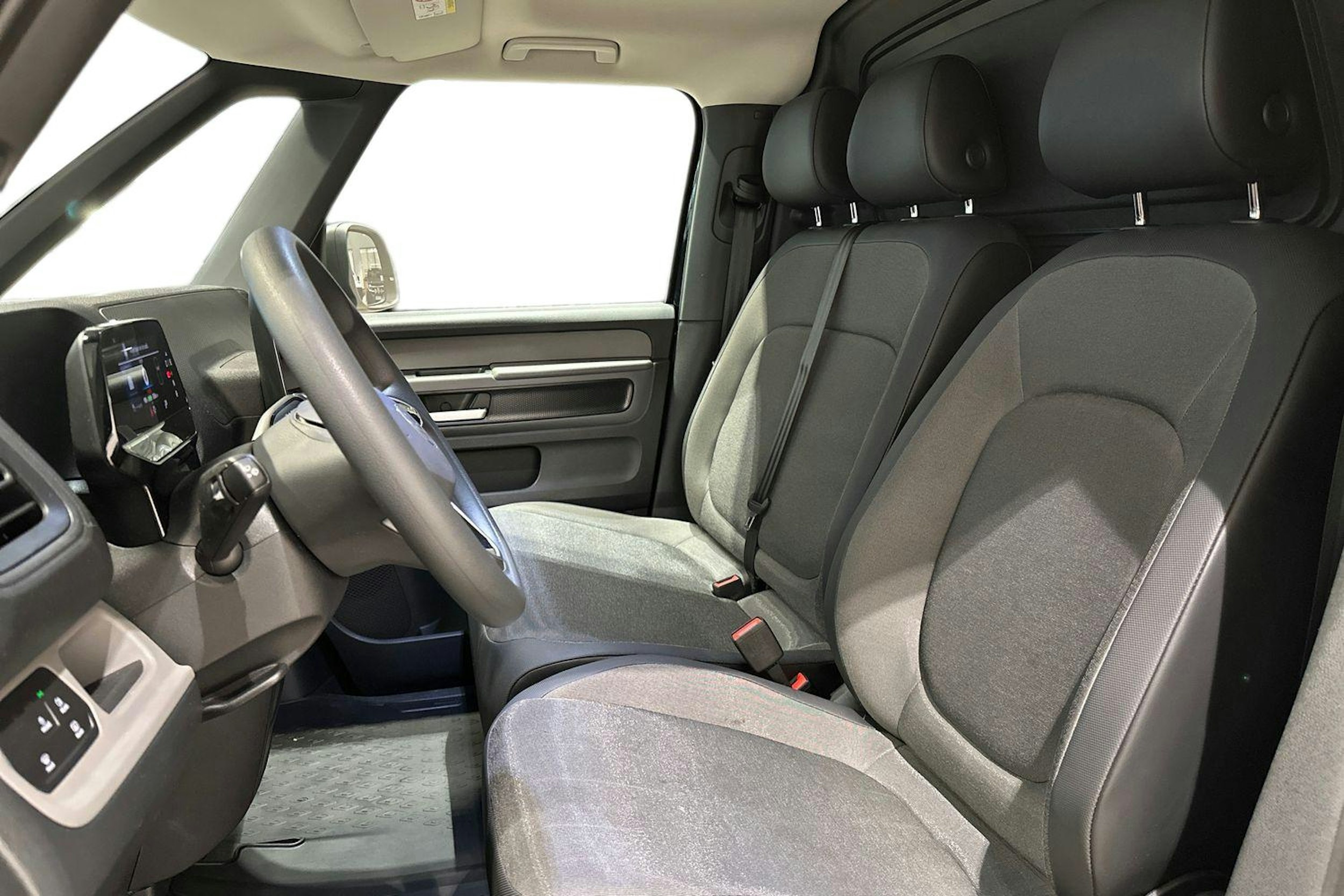 Musta Volkswagen ID. Buzz Cargo 2025 kuva 8.