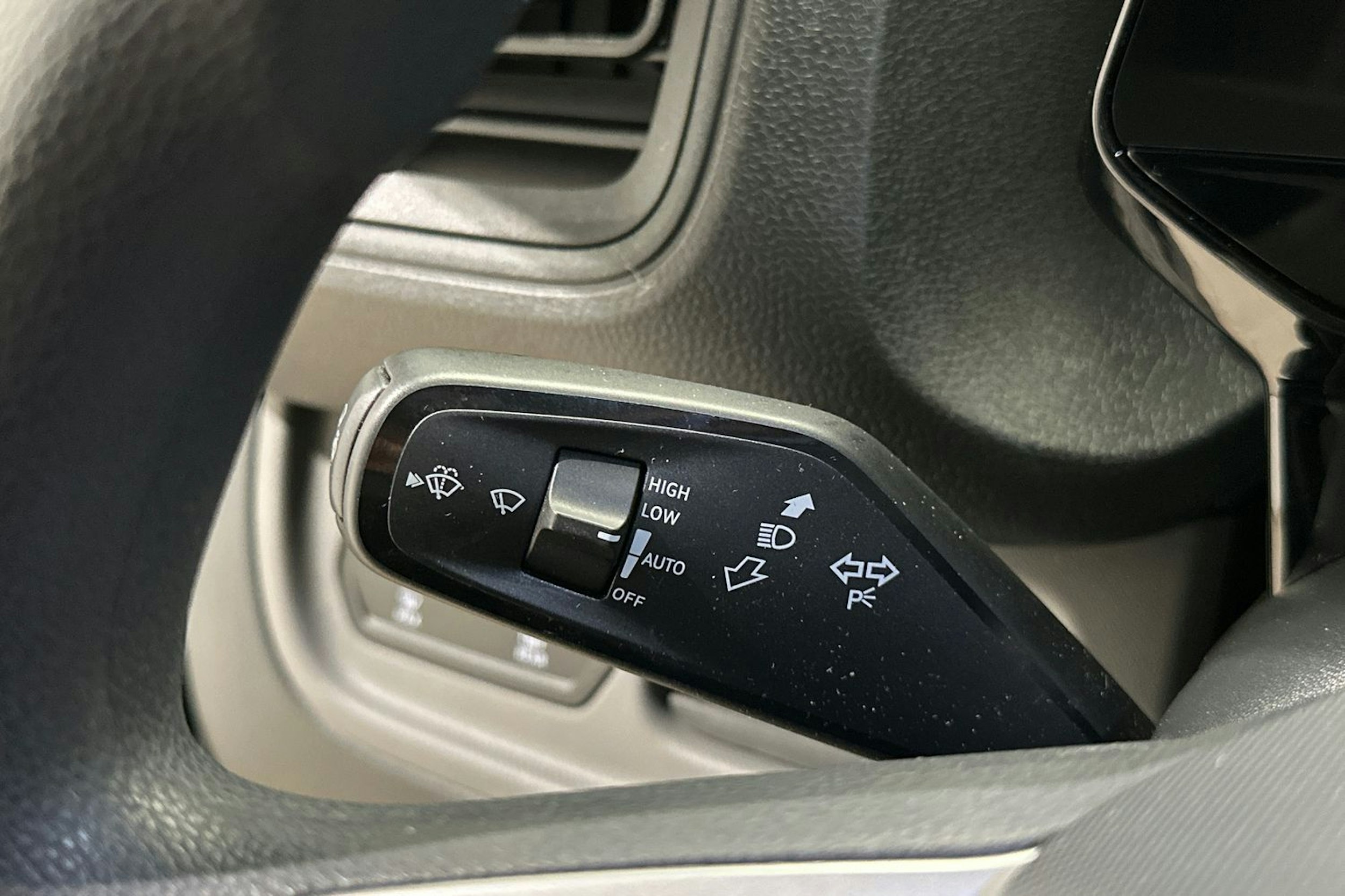 Musta Volkswagen ID. Buzz Cargo 2025 kuva 12.