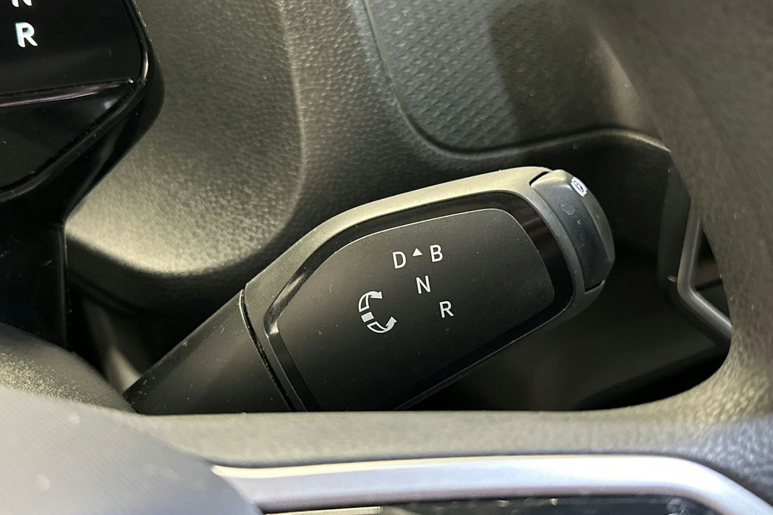 Musta Volkswagen ID. Buzz Cargo 2025 kuva 13.