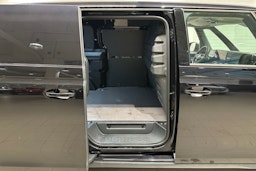 Musta Volkswagen ID. Buzz Cargo 2025 kuva 21.