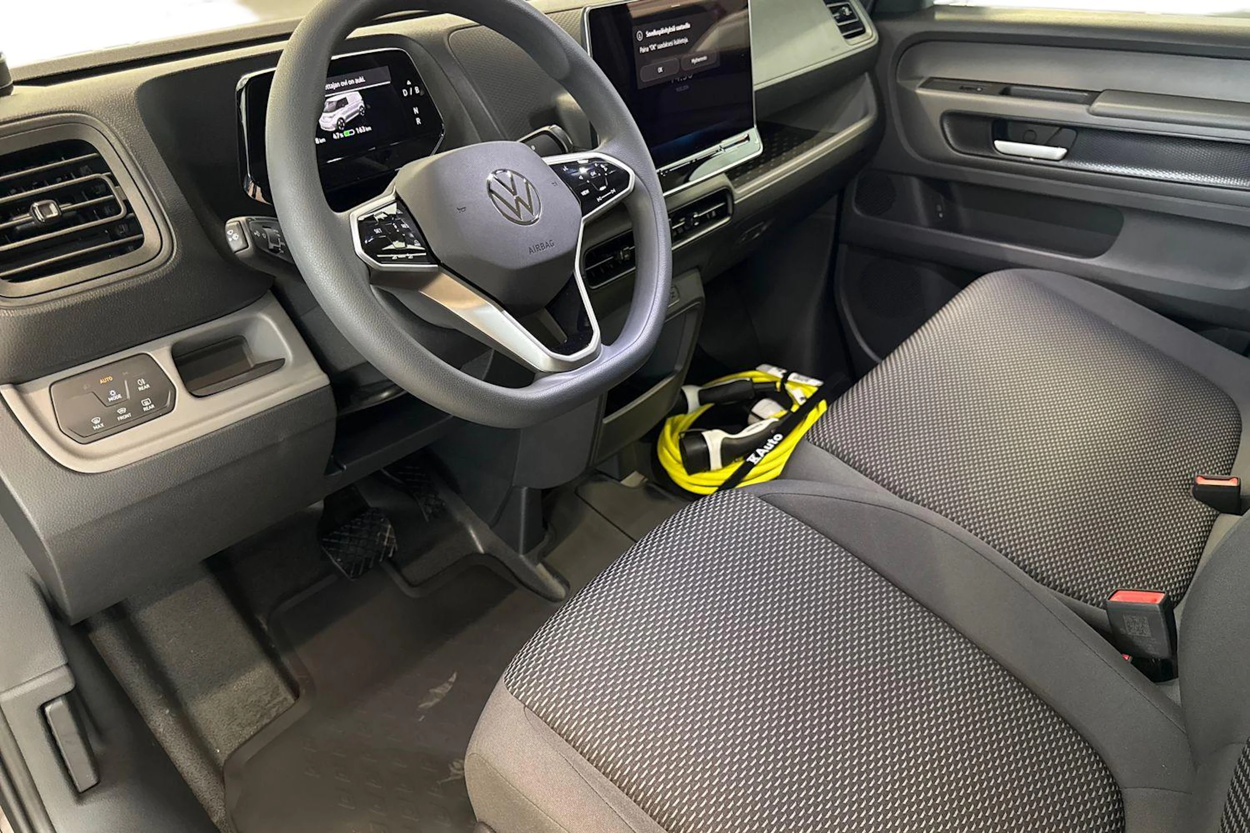 met. musta Volkswagen ID. Buzz Cargo 2026 kuva 6.