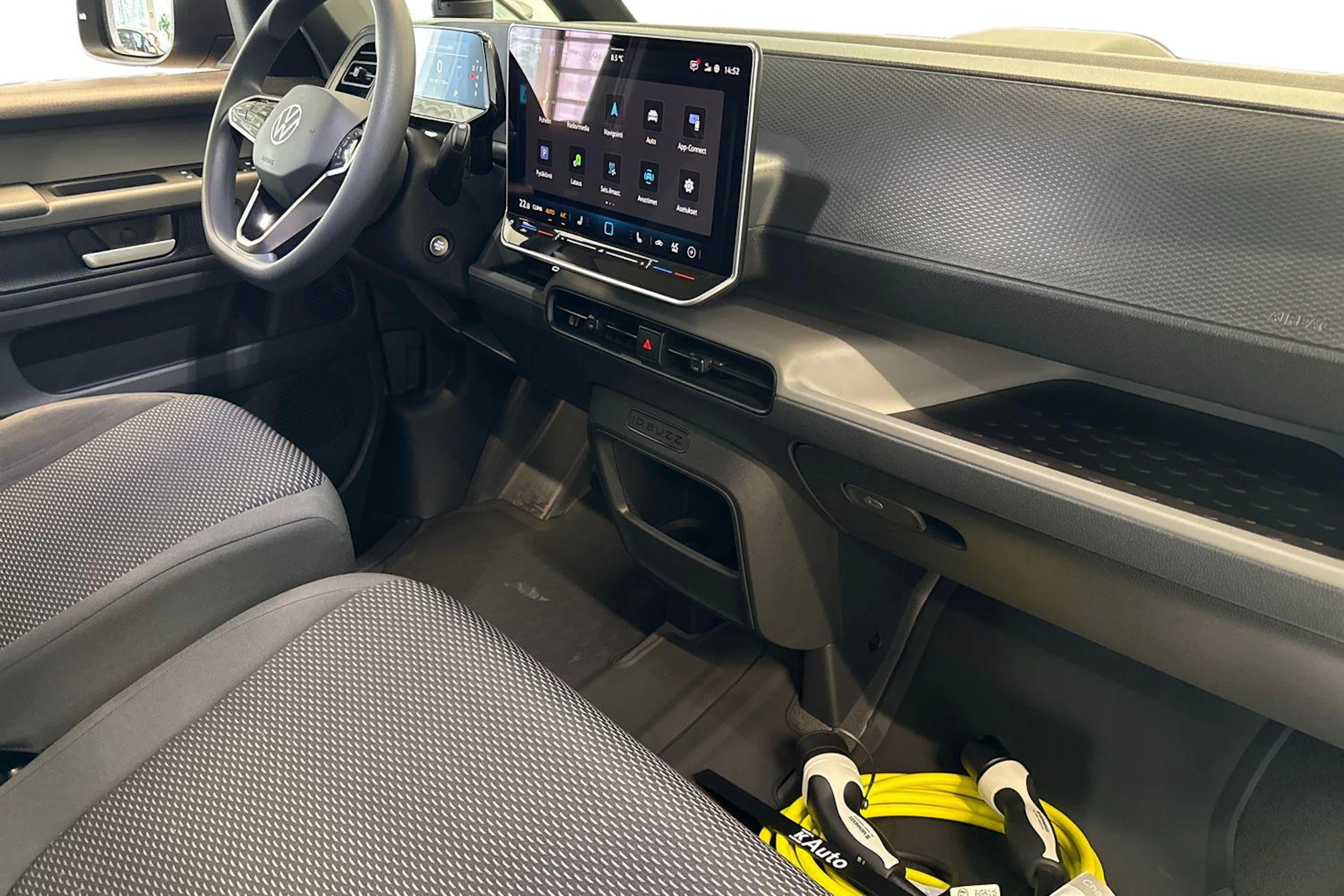 met. musta Volkswagen ID. Buzz Cargo 2026 kuva 7.