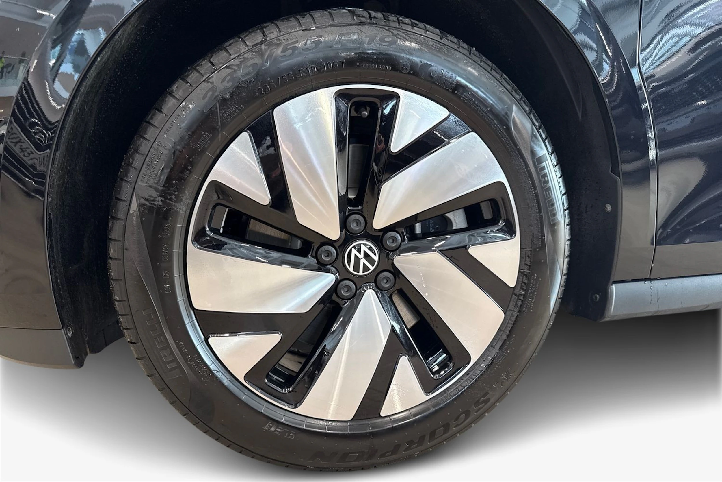 met. musta Volkswagen ID. Buzz Cargo 2026 kuva 9.