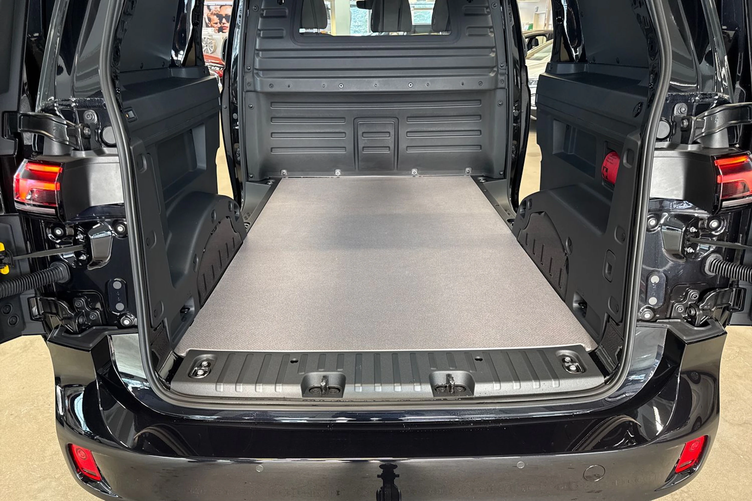 met. musta Volkswagen ID. Buzz Cargo 2026 kuva 11.