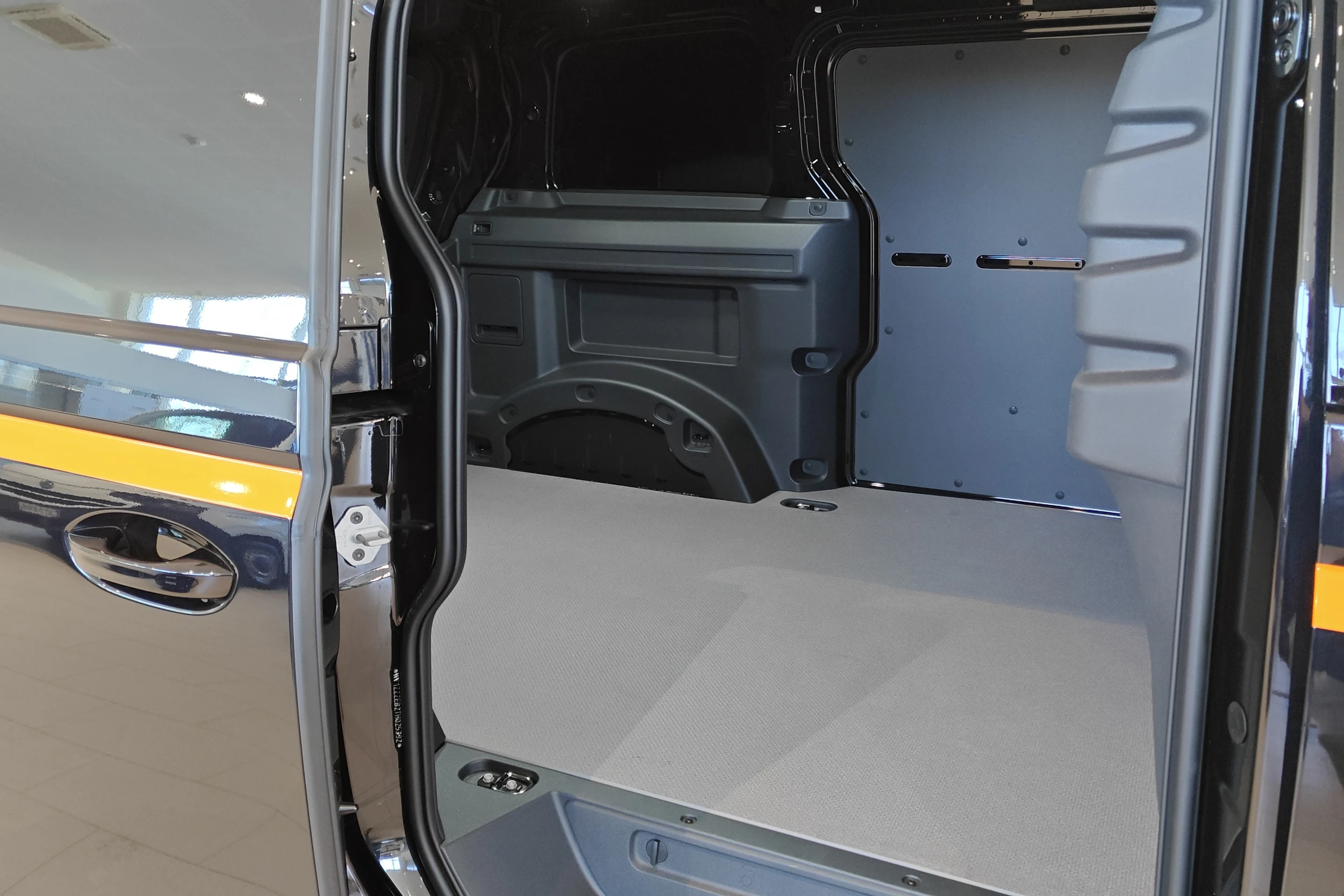 musta Volkswagen ID. Buzz Cargo 2026 kuva 14.