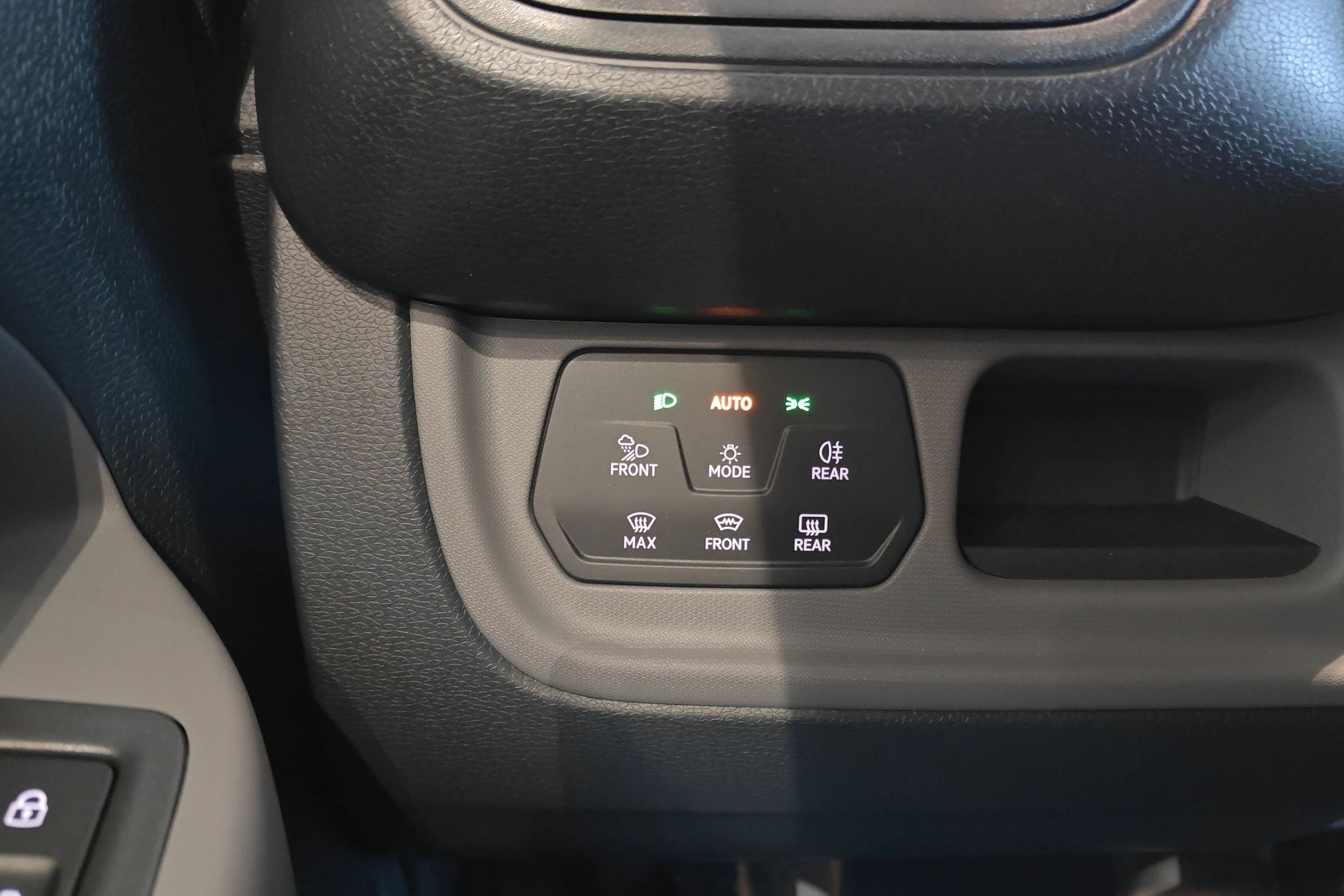 musta Volkswagen ID. Buzz Cargo 2026 kuva 18.