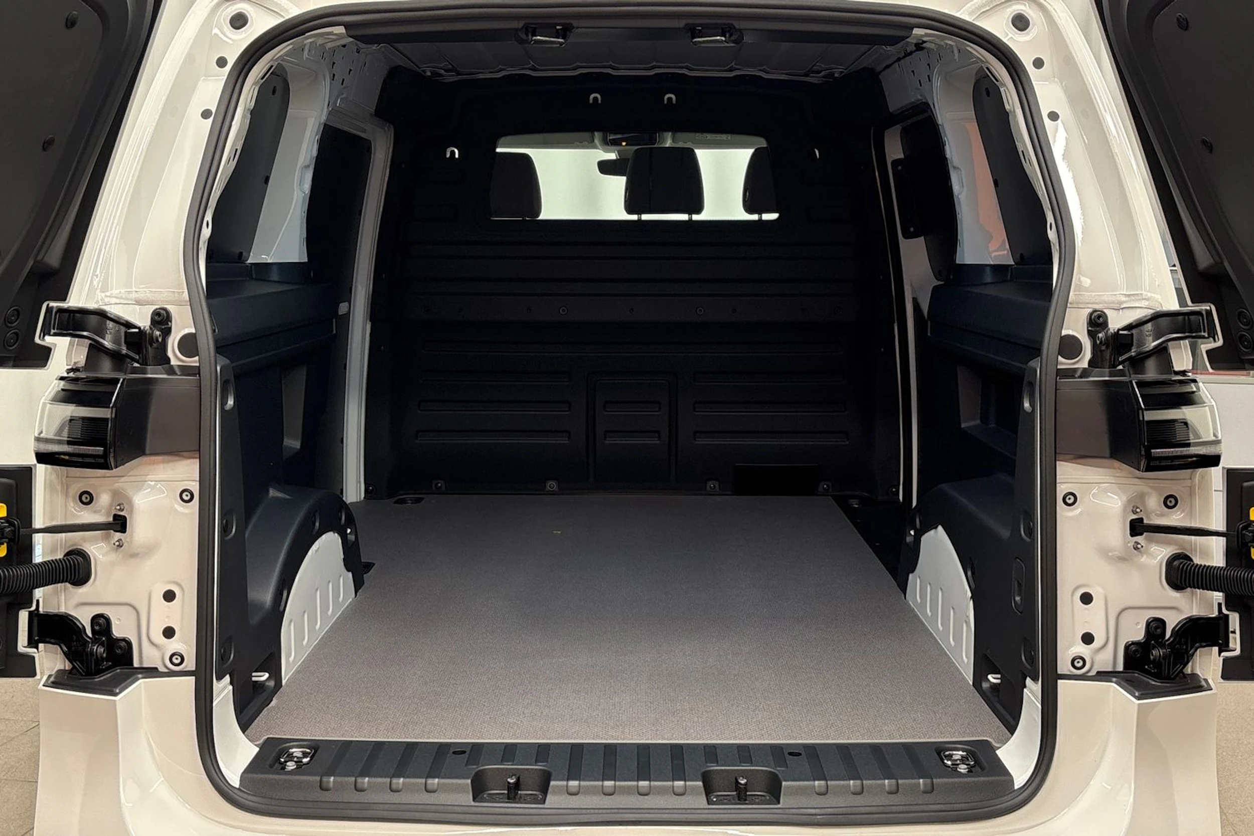 valkoinen Volkswagen ID. Buzz Cargo 2026 kuva 23.