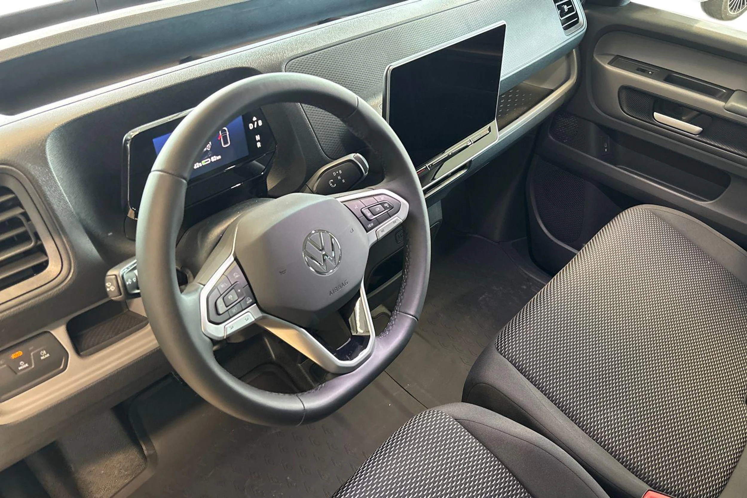 valkoinen Volkswagen ID. Buzz Cargo 2026 kuva 8.
