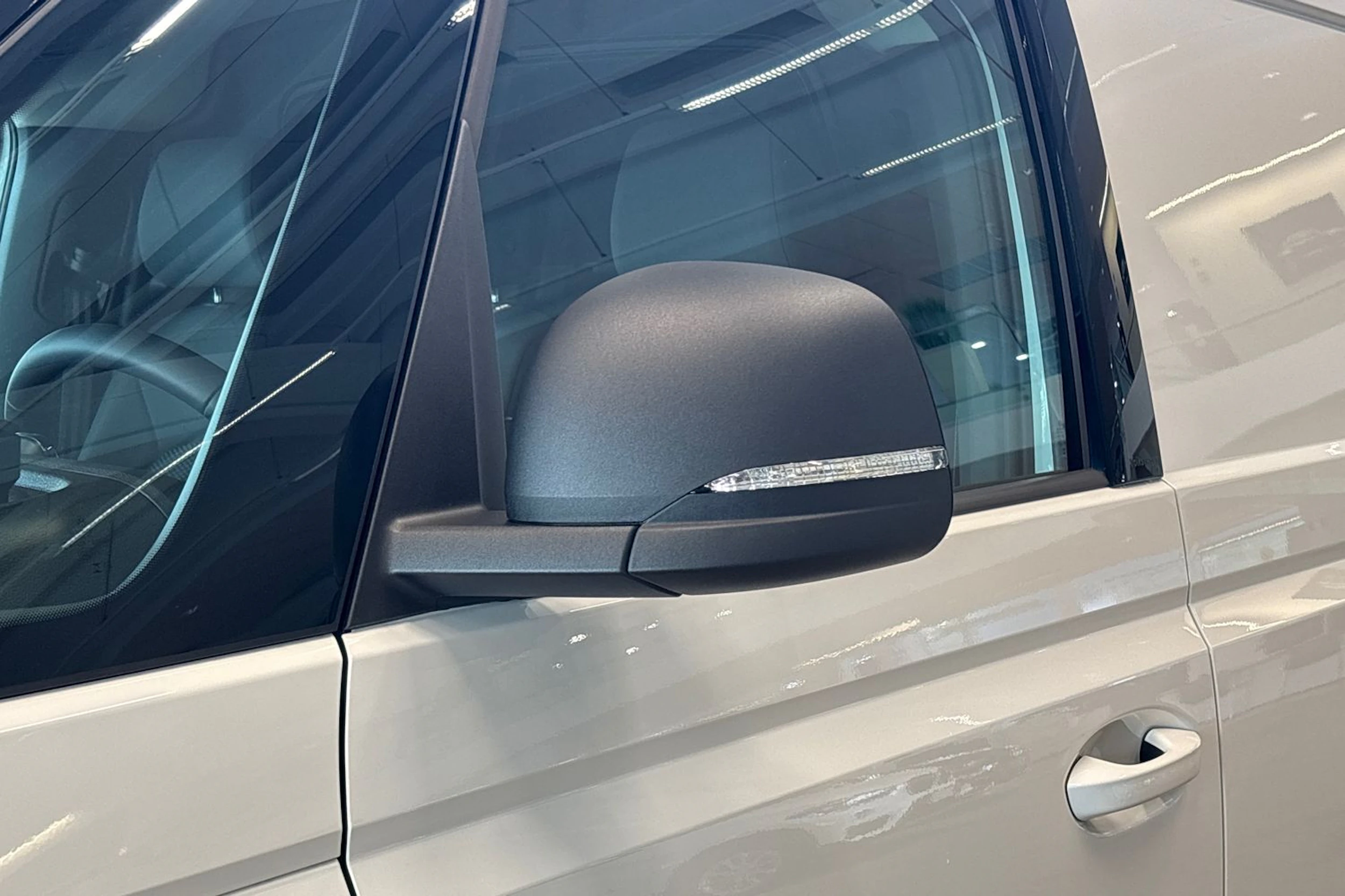 valkoinen Volkswagen ID. Buzz Cargo 2026 kuva 15.