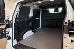 valkoinen Volkswagen ID. Buzz Cargo 2026 kuva 17.