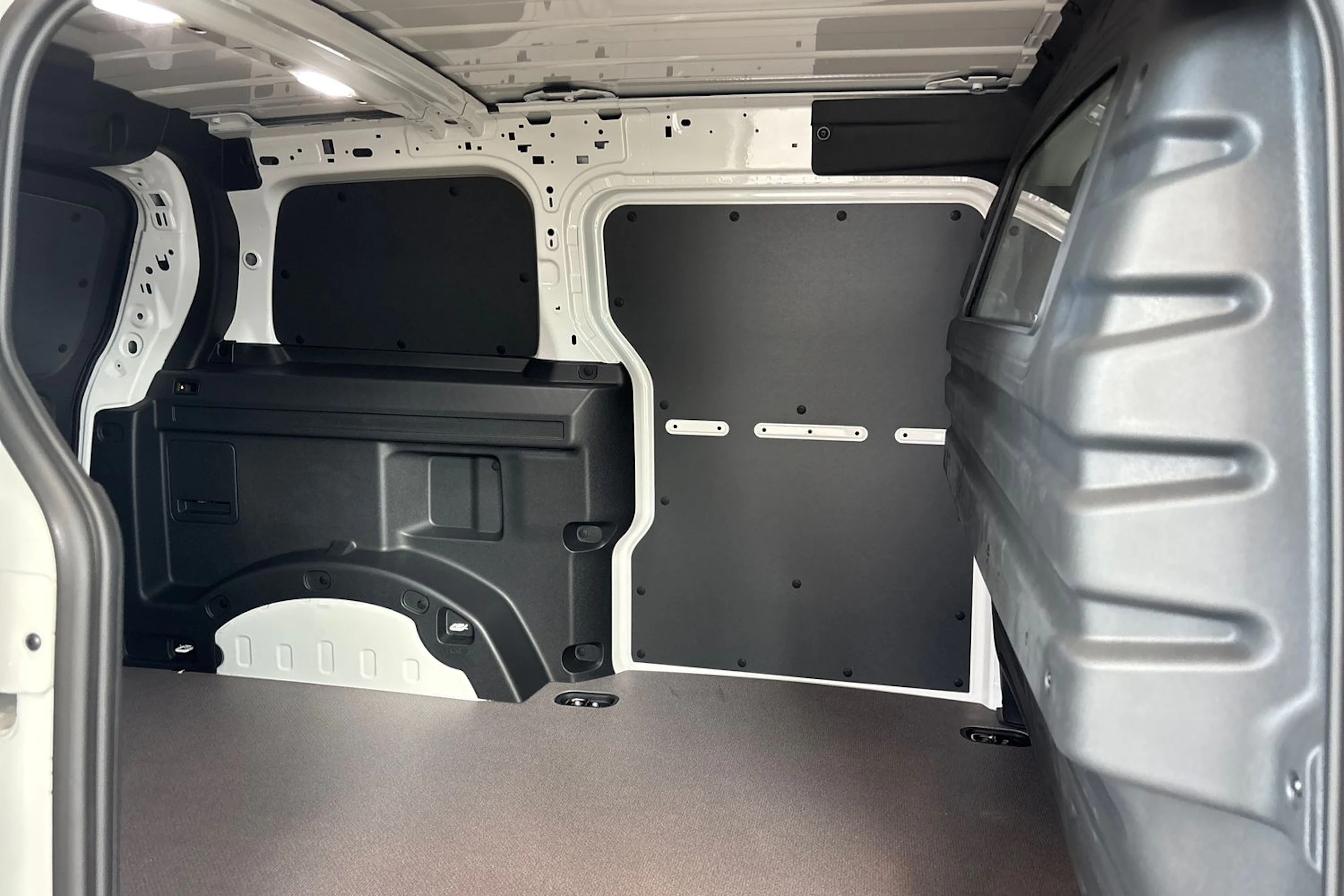 valkoinen Volkswagen ID. Buzz Cargo 2026 kuva 21.