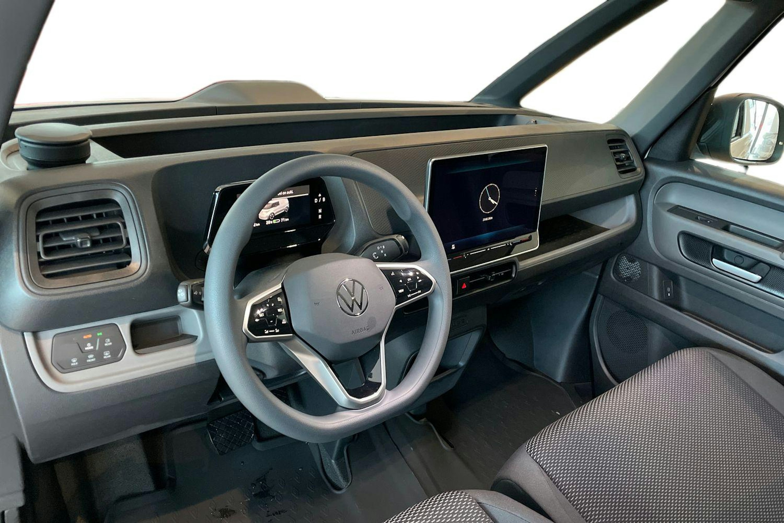 valkoinen Volkswagen ID. Buzz Cargo 2026 kuva 9.