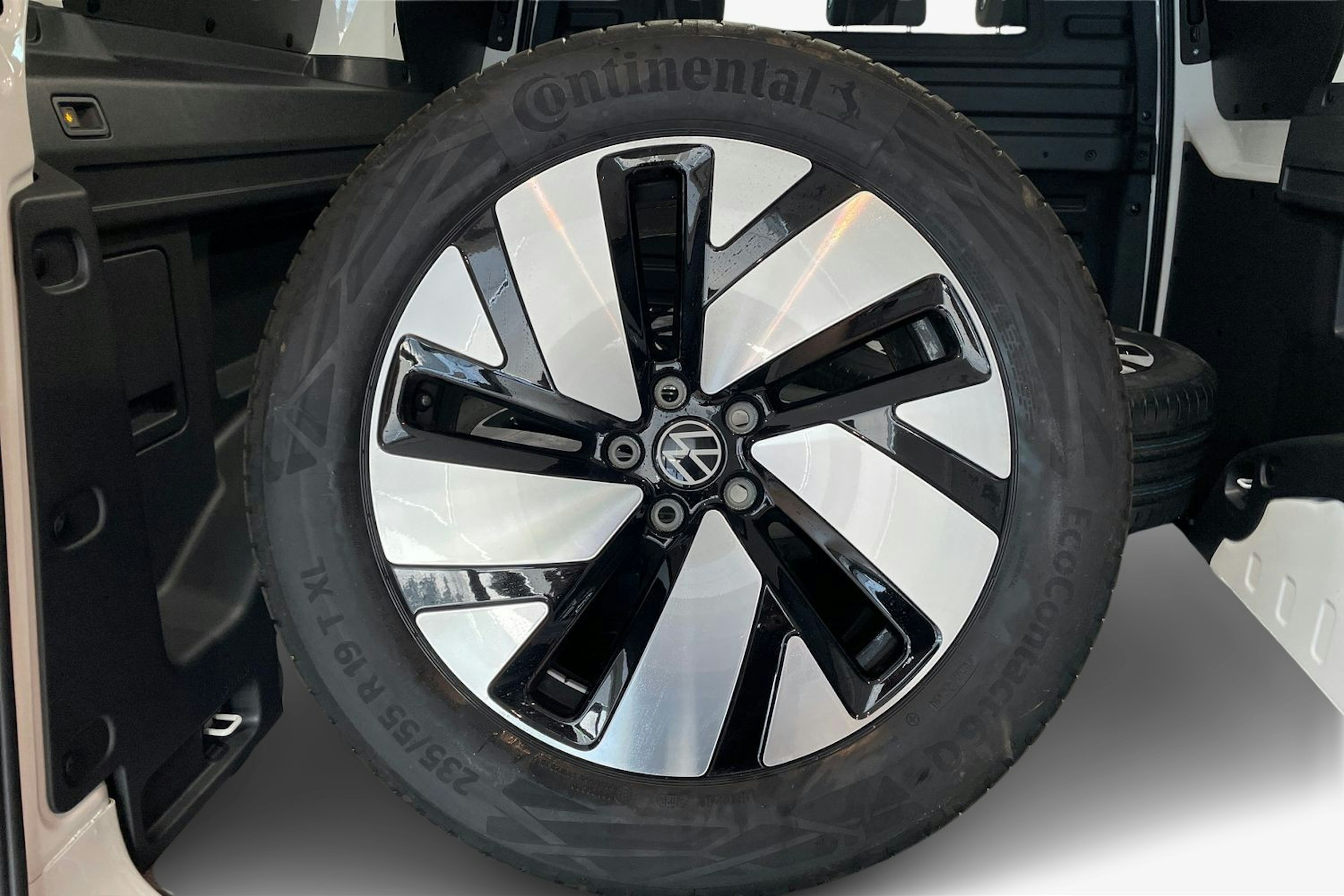 valkoinen Volkswagen ID. Buzz Cargo 2026 kuva 12.