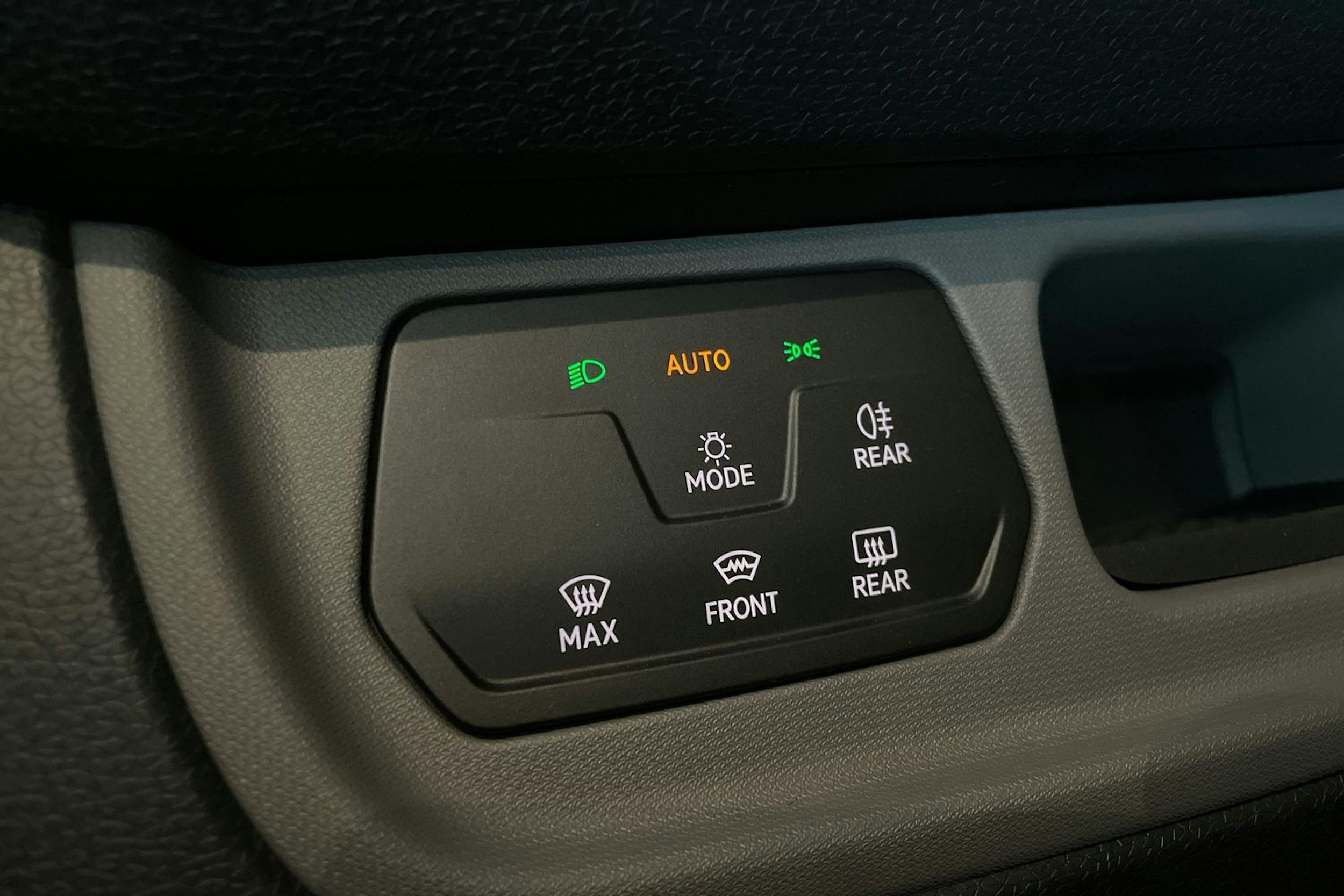 valkoinen Volkswagen ID. Buzz Cargo 2026 kuva 15.