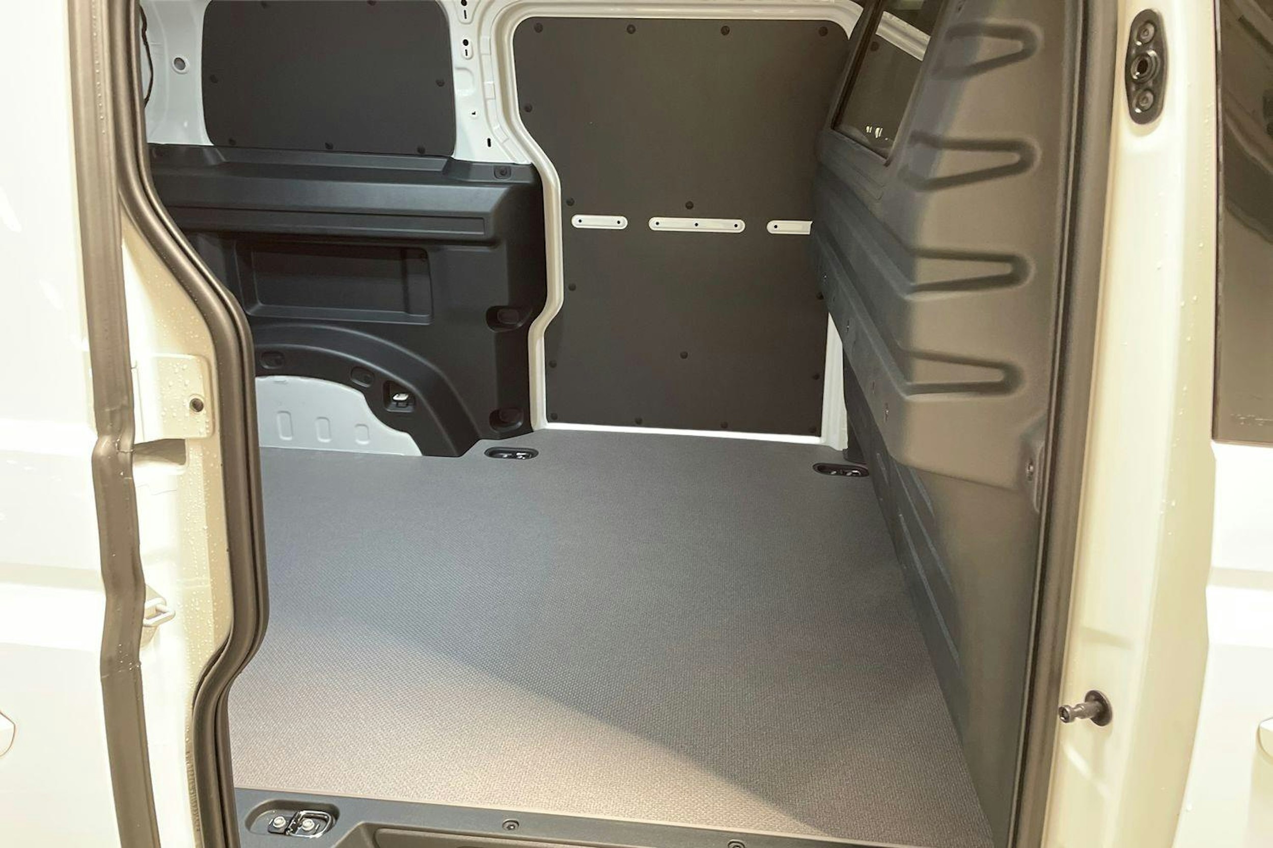 valkoinen Volkswagen ID. Buzz Cargo 2026 kuva 8.