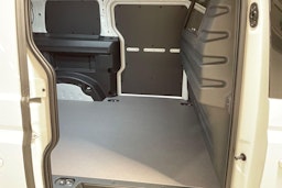 valkoinen Volkswagen ID. Buzz Cargo 2026 kuva 8.