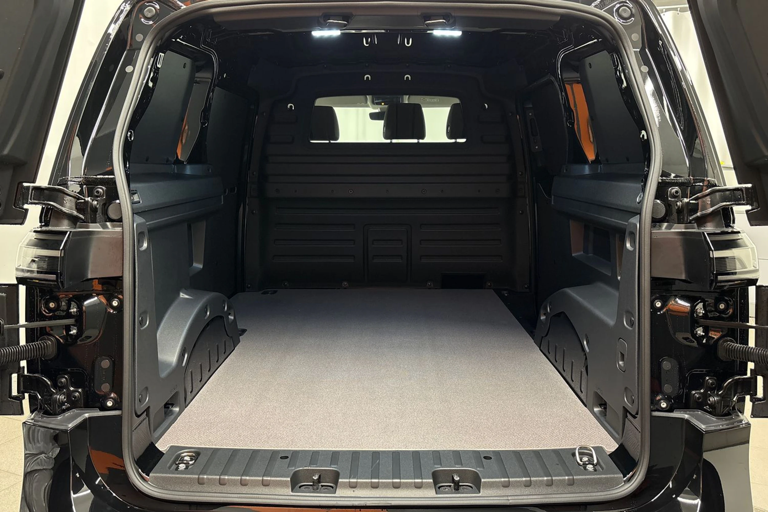met. musta Volkswagen ID. Buzz Cargo 2026 kuva 11.