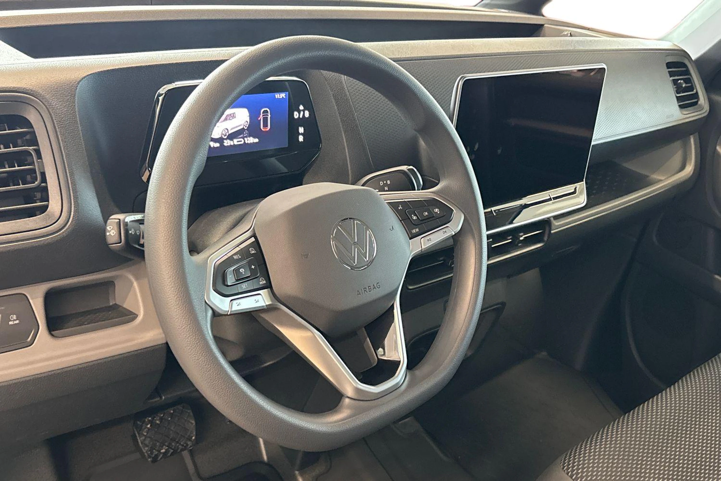 harmaa Volkswagen ID. Buzz Cargo 2027 kuva 6.