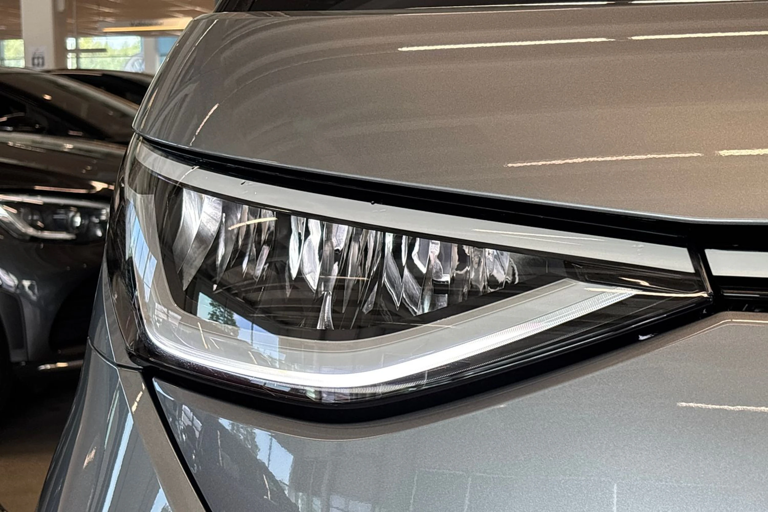 harmaa Volkswagen ID. Buzz Cargo 2027 kuva 12.