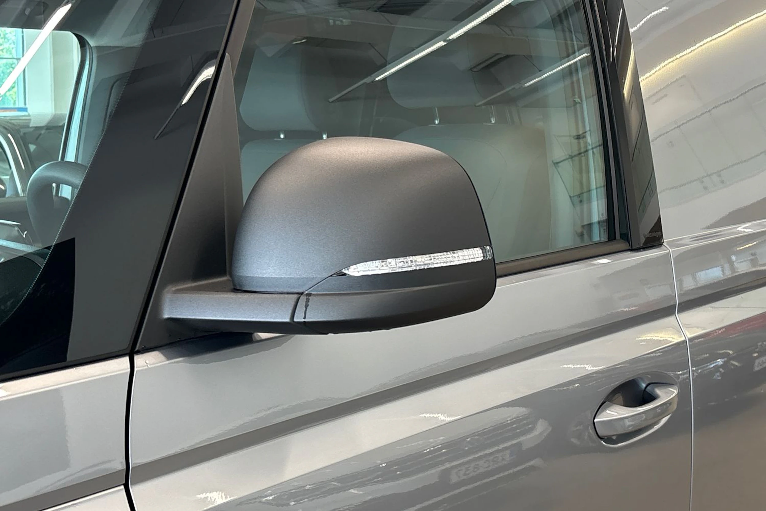harmaa Volkswagen ID. Buzz Cargo 2027 kuva 13.