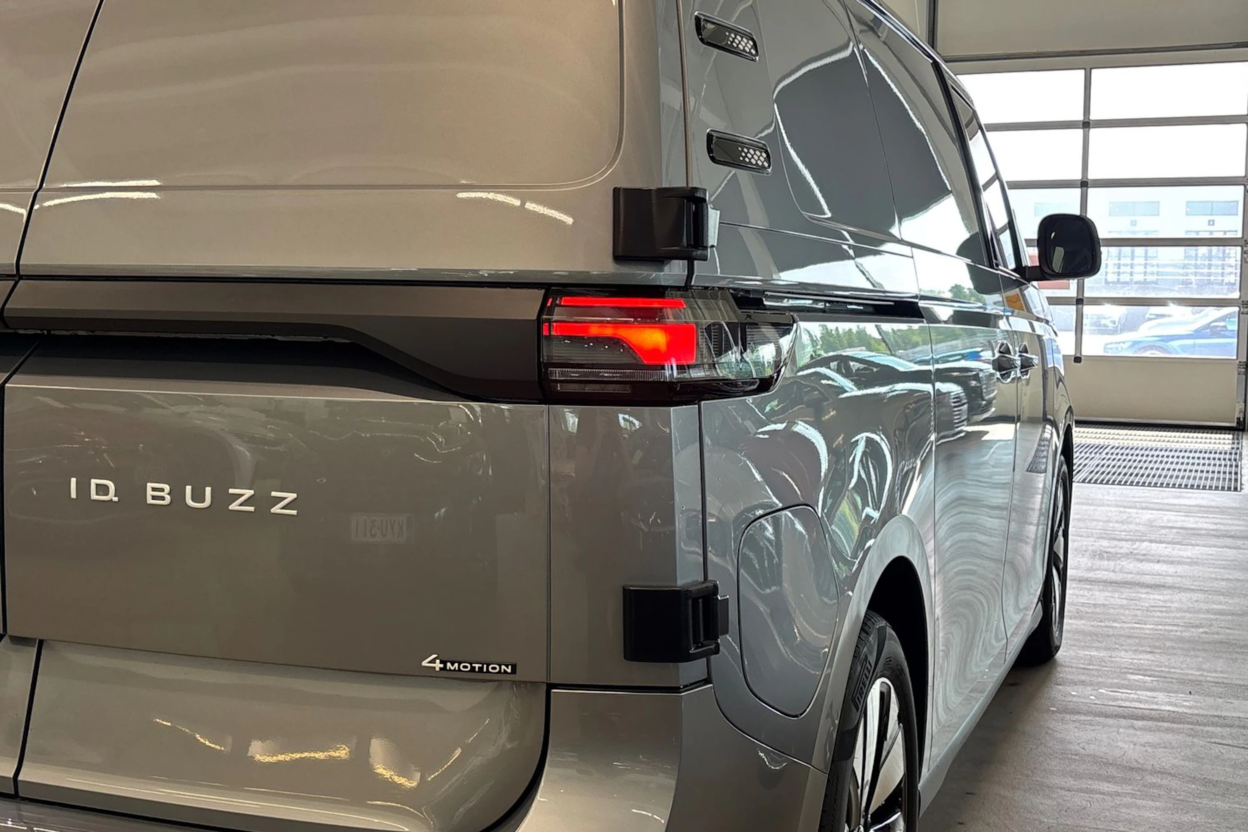 harmaa Volkswagen ID. Buzz Cargo 2027 kuva 15.