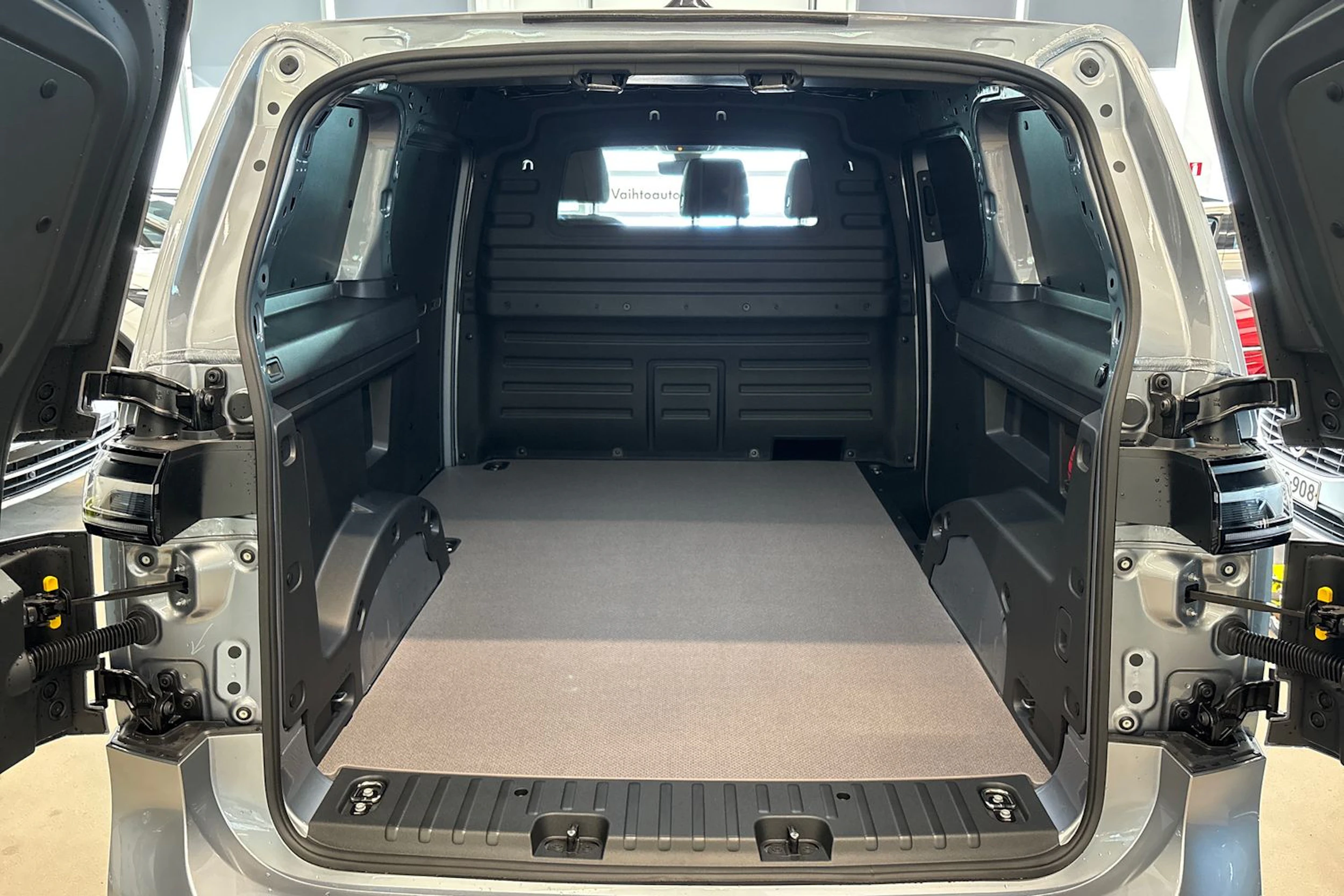 harmaa Volkswagen ID. Buzz Cargo 2027 kuva 32.
