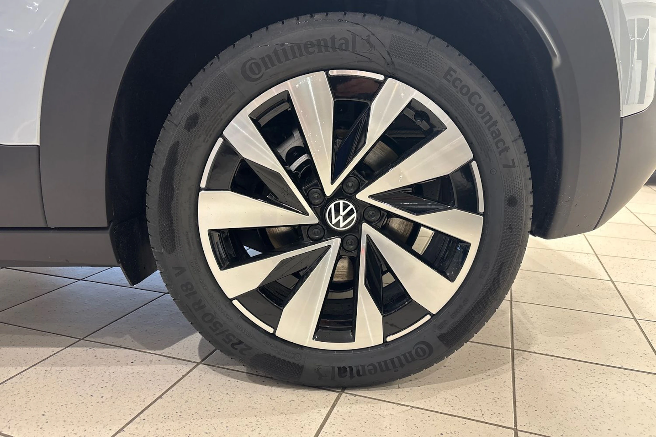 harmaa Volkswagen ID. Cross 2026 kuva 10.