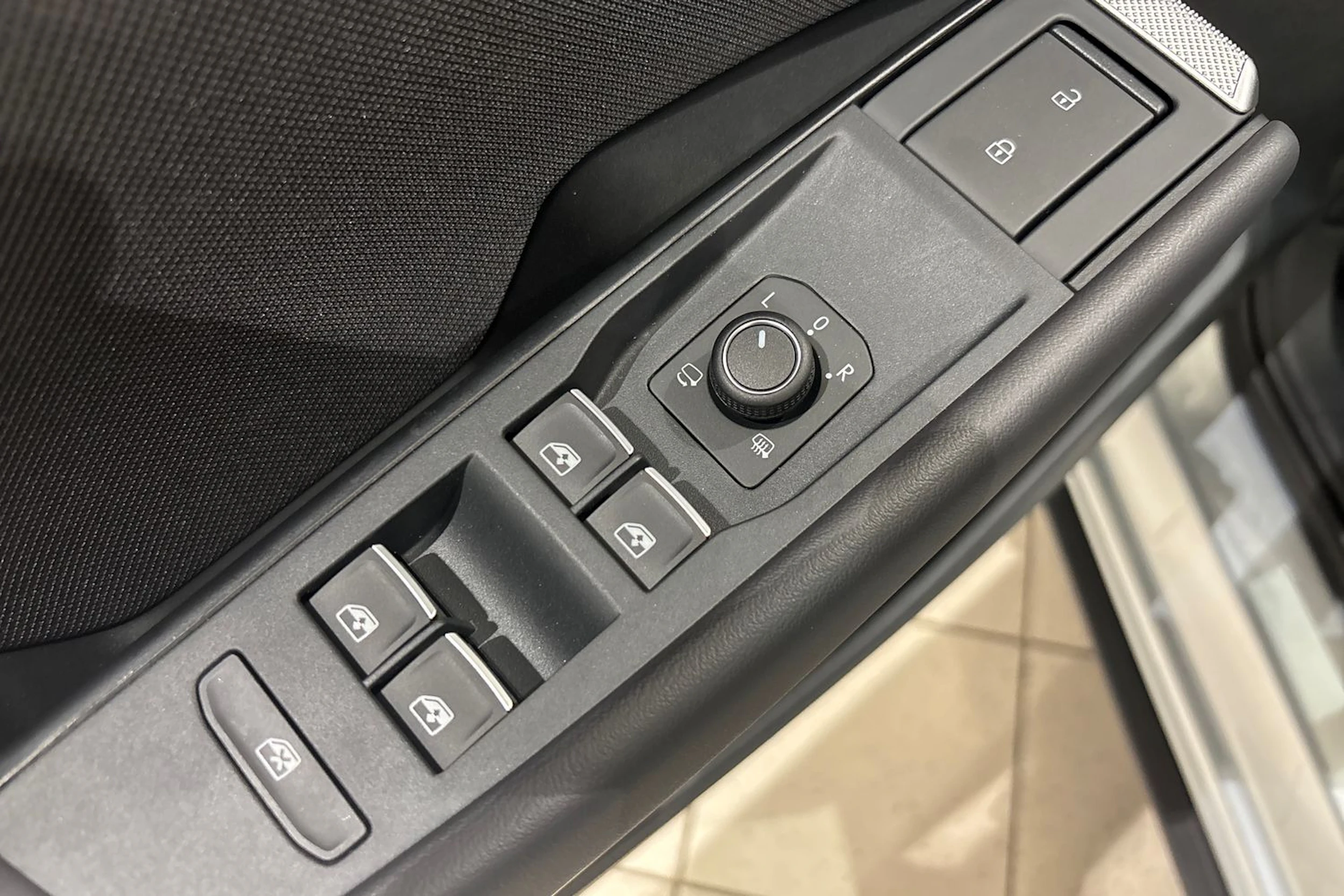 harmaa Volkswagen ID. Cross 2026 kuva 19.