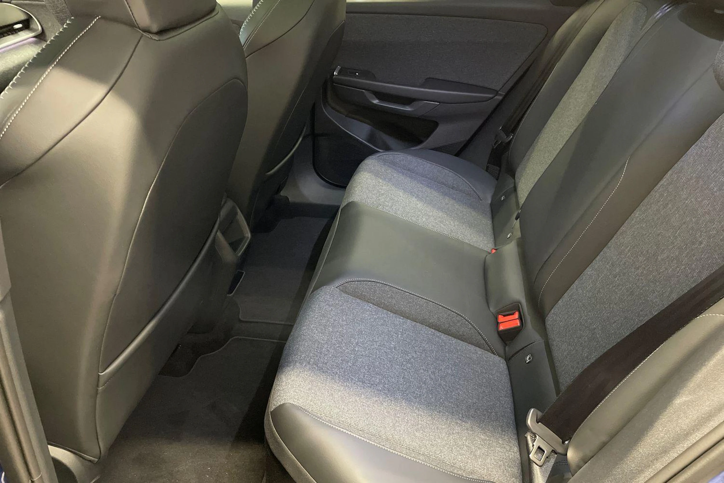 sininen Volkswagen ID. Polo 2026 kuva 8.