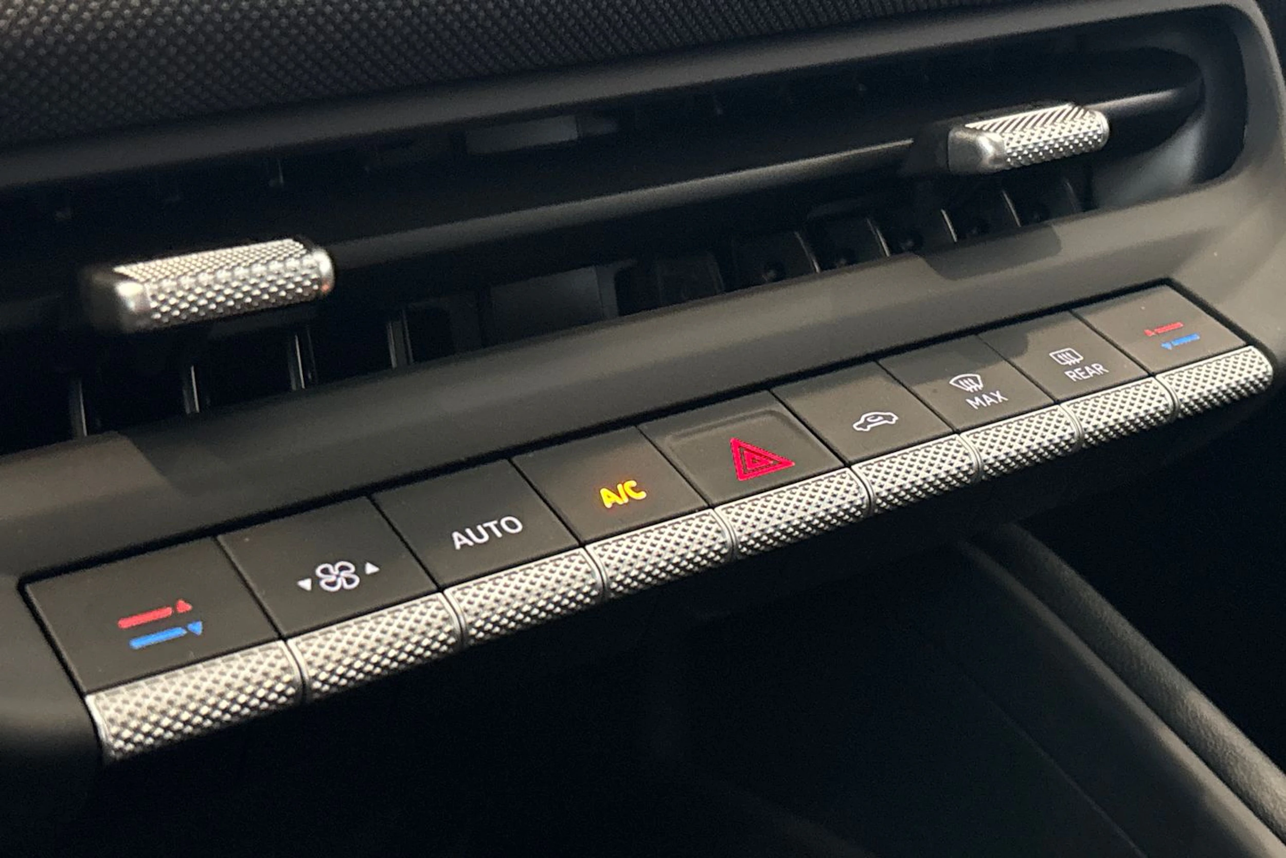 valkoinen Volkswagen ID. Polo 2026 kuva 29.
