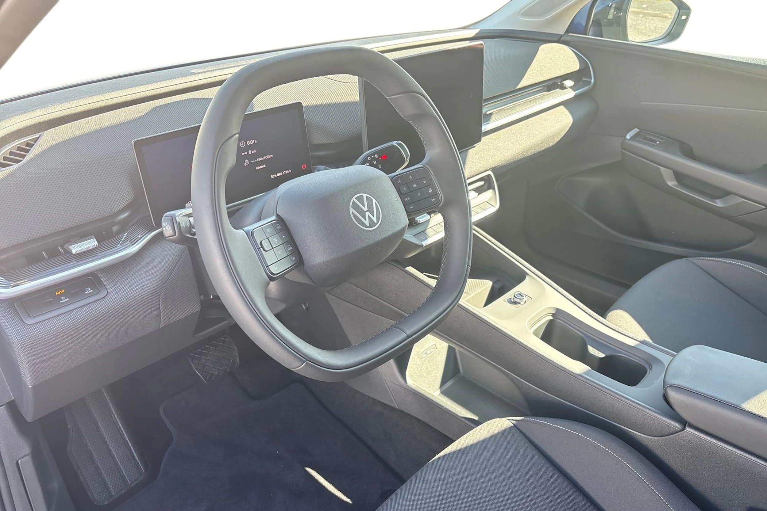 sininen Volkswagen ID. Polo 2027 kuva 6.