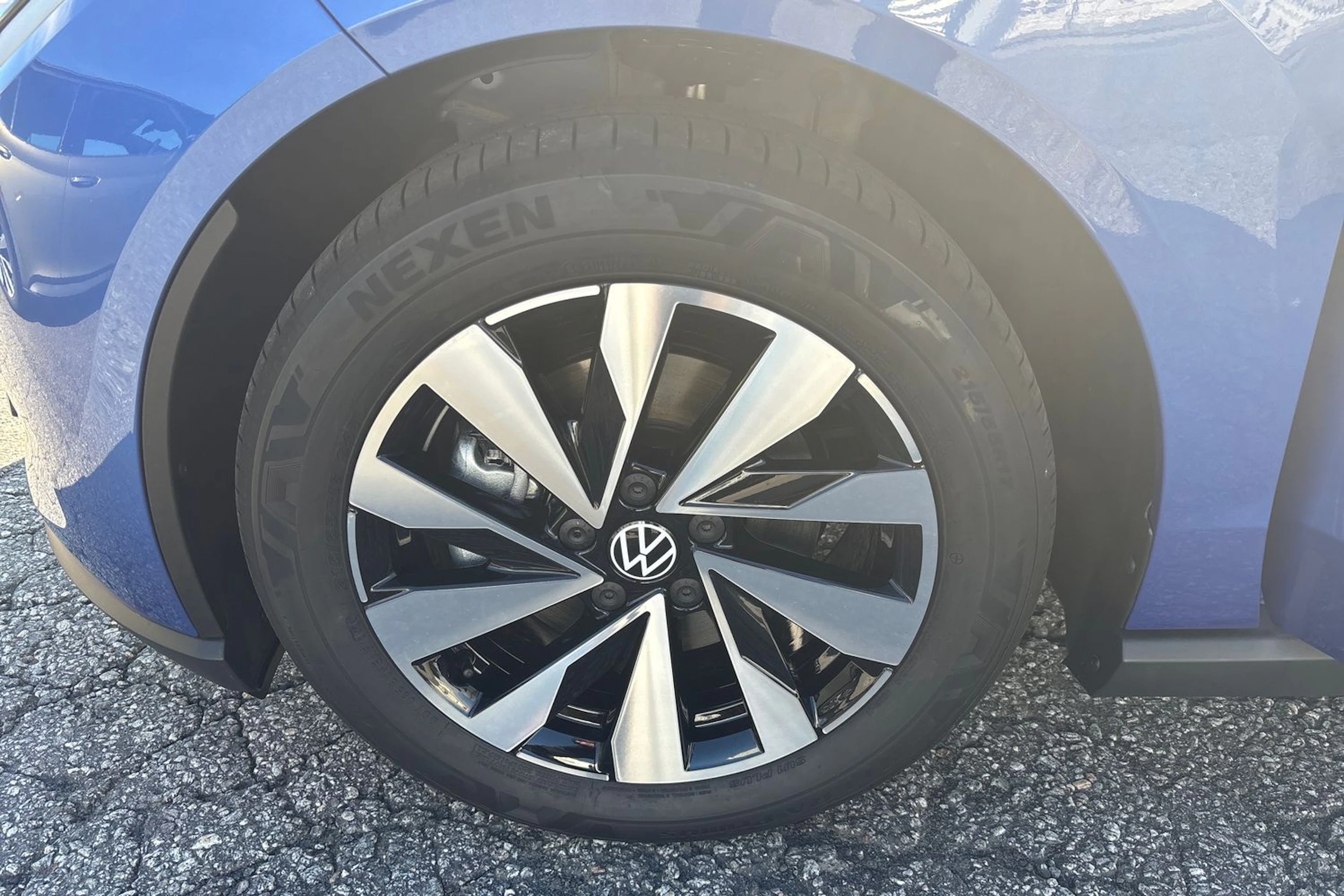 sininen Volkswagen ID. Polo 2027 kuva 10.