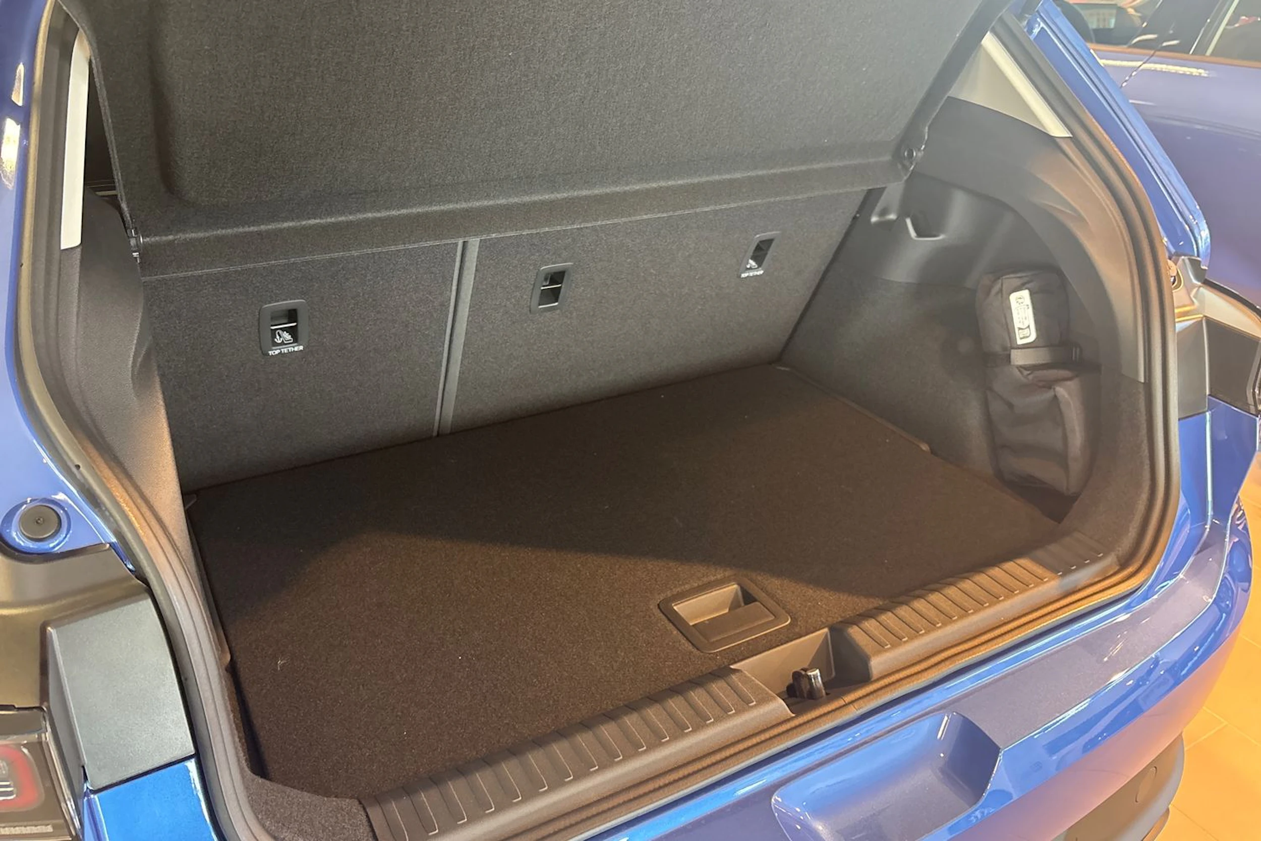 sininen Volkswagen ID. Polo 2027 kuva 22.