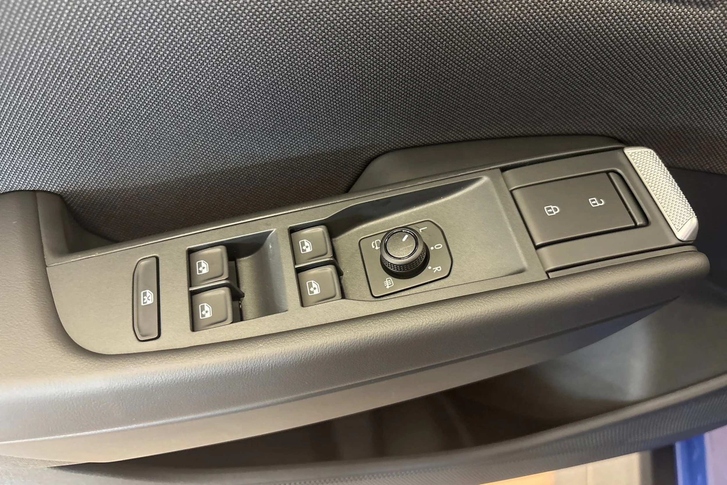 sininen Volkswagen ID. Polo 2027 kuva 24.
