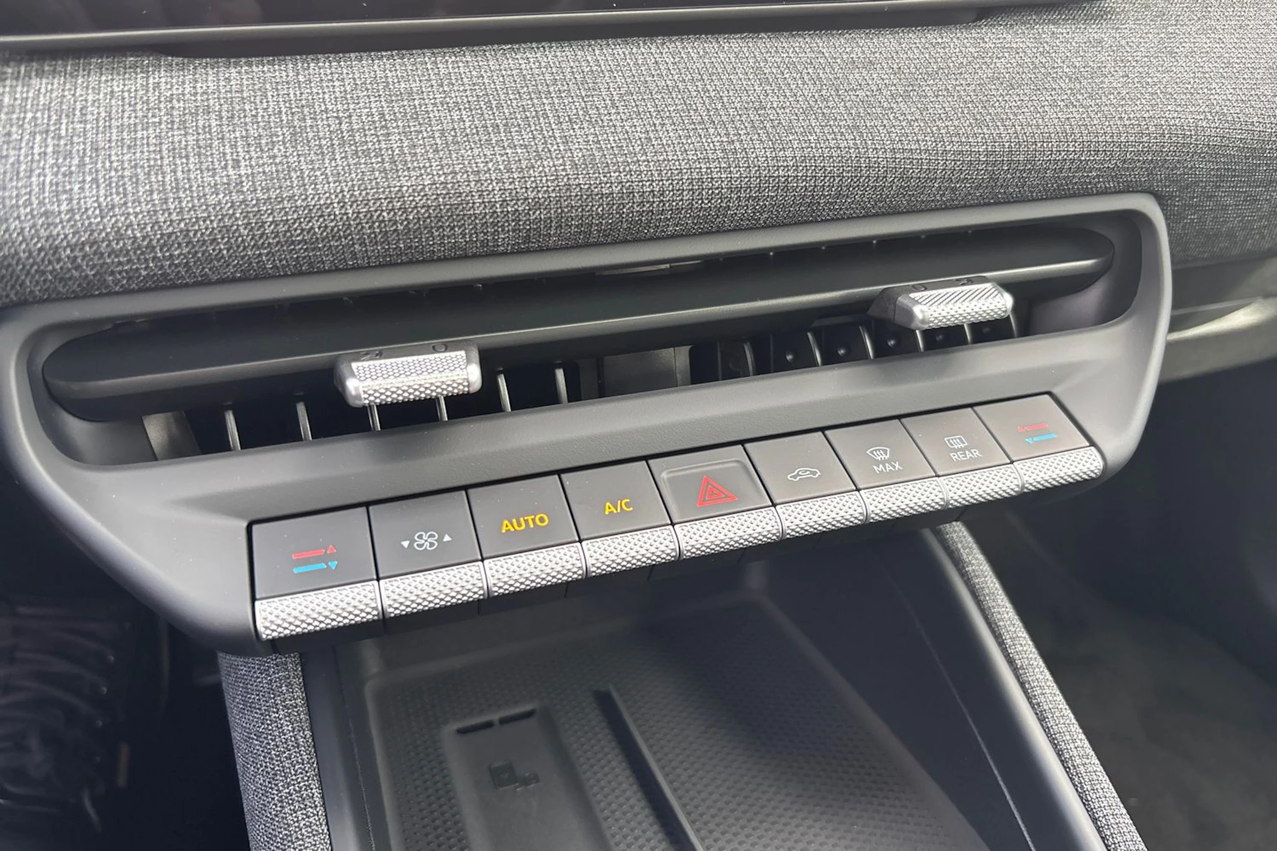 valkoinen Volkswagen ID. Polo 2026 kuva 16.