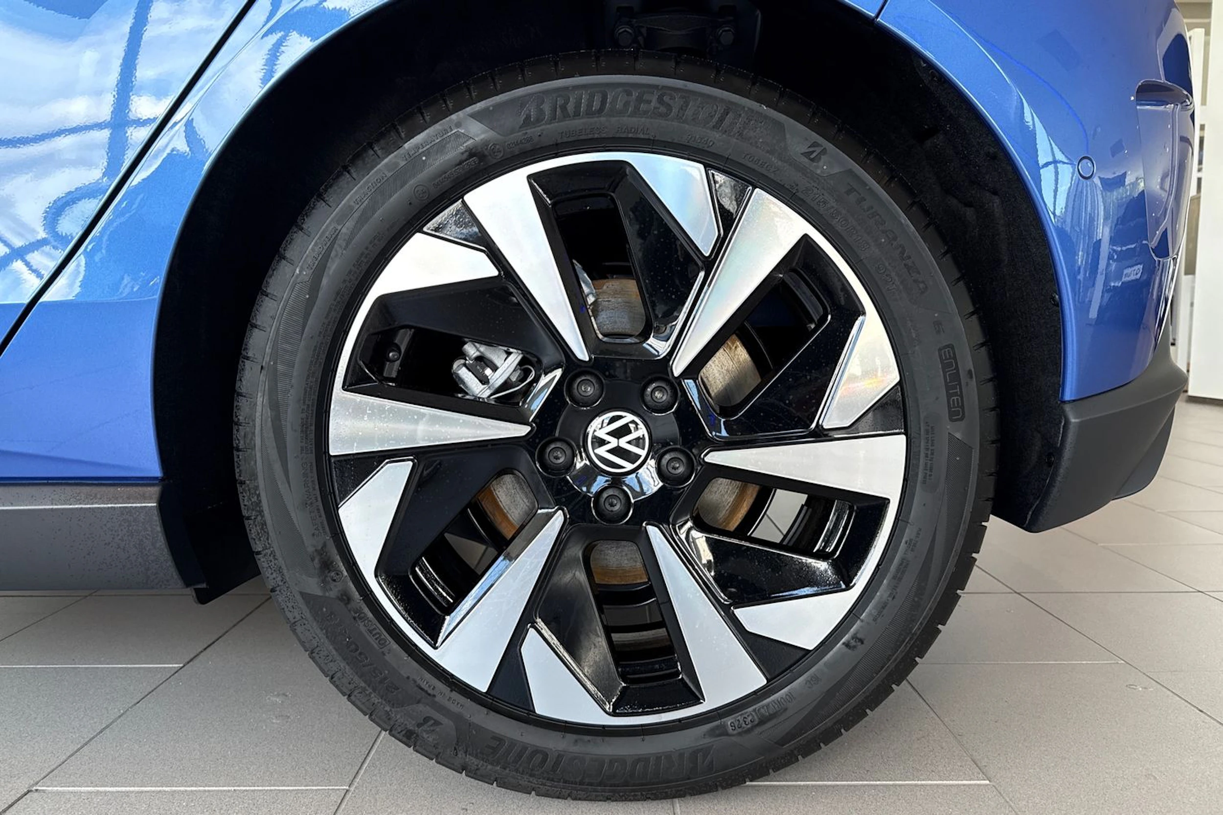 sininen Volkswagen ID. Polo 2027 kuva 10.