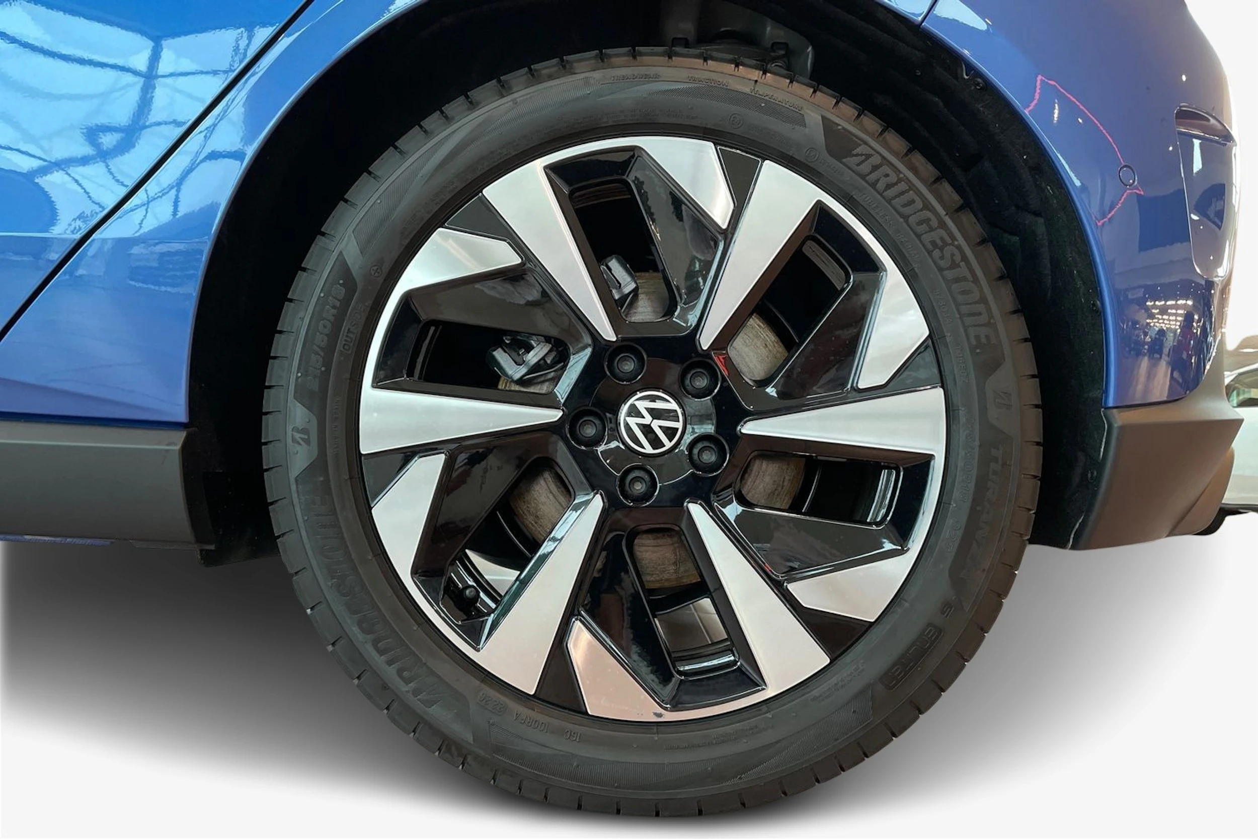 Sininen Volkswagen ID. Polo 2027 kuva 9.