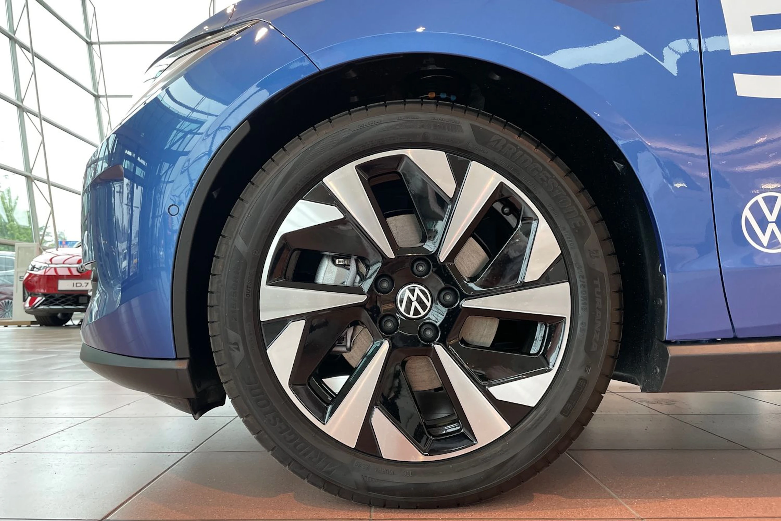 Sininen Volkswagen ID. Polo 2027 kuva 10.