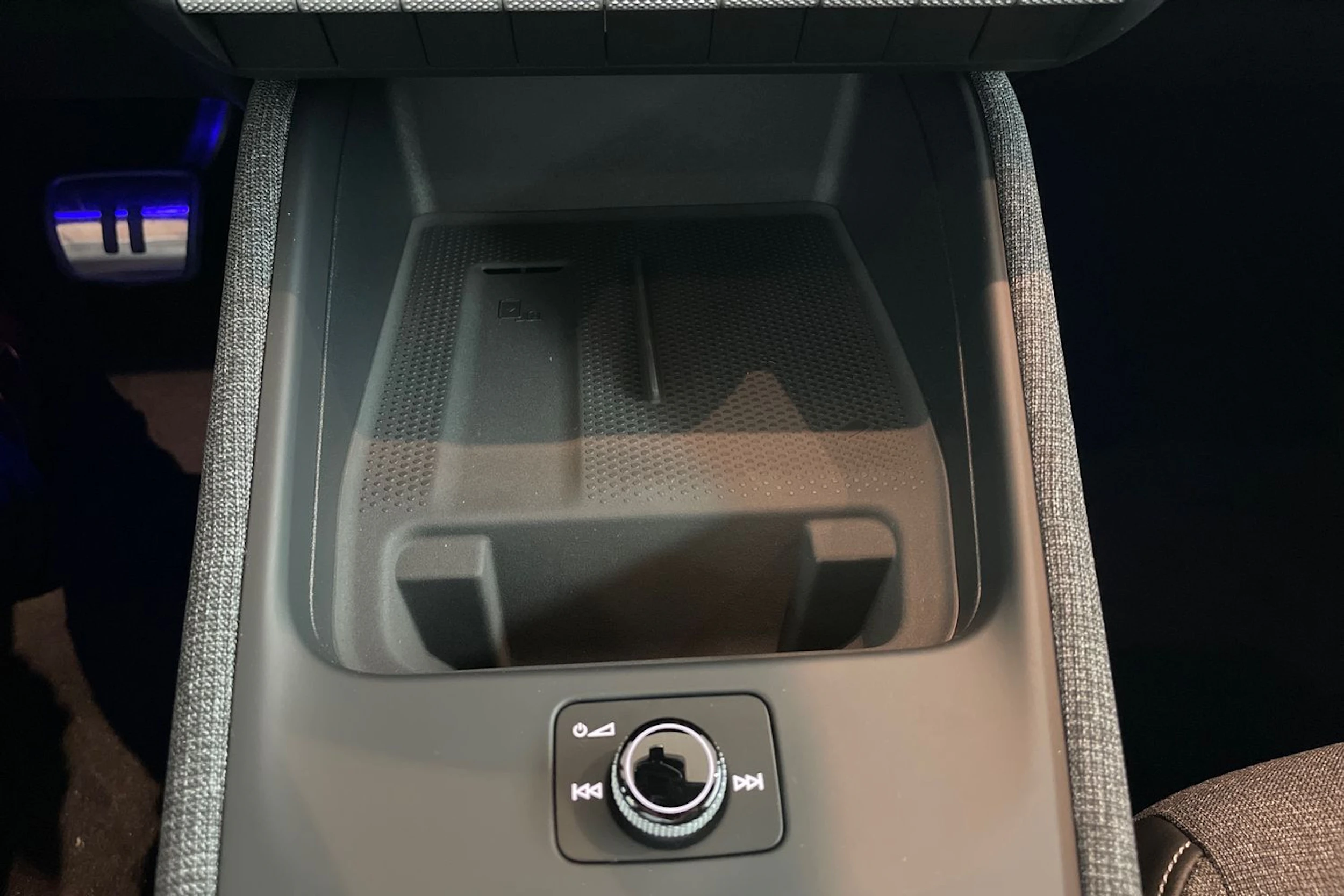 Sininen Volkswagen ID. Polo 2027 kuva 21.