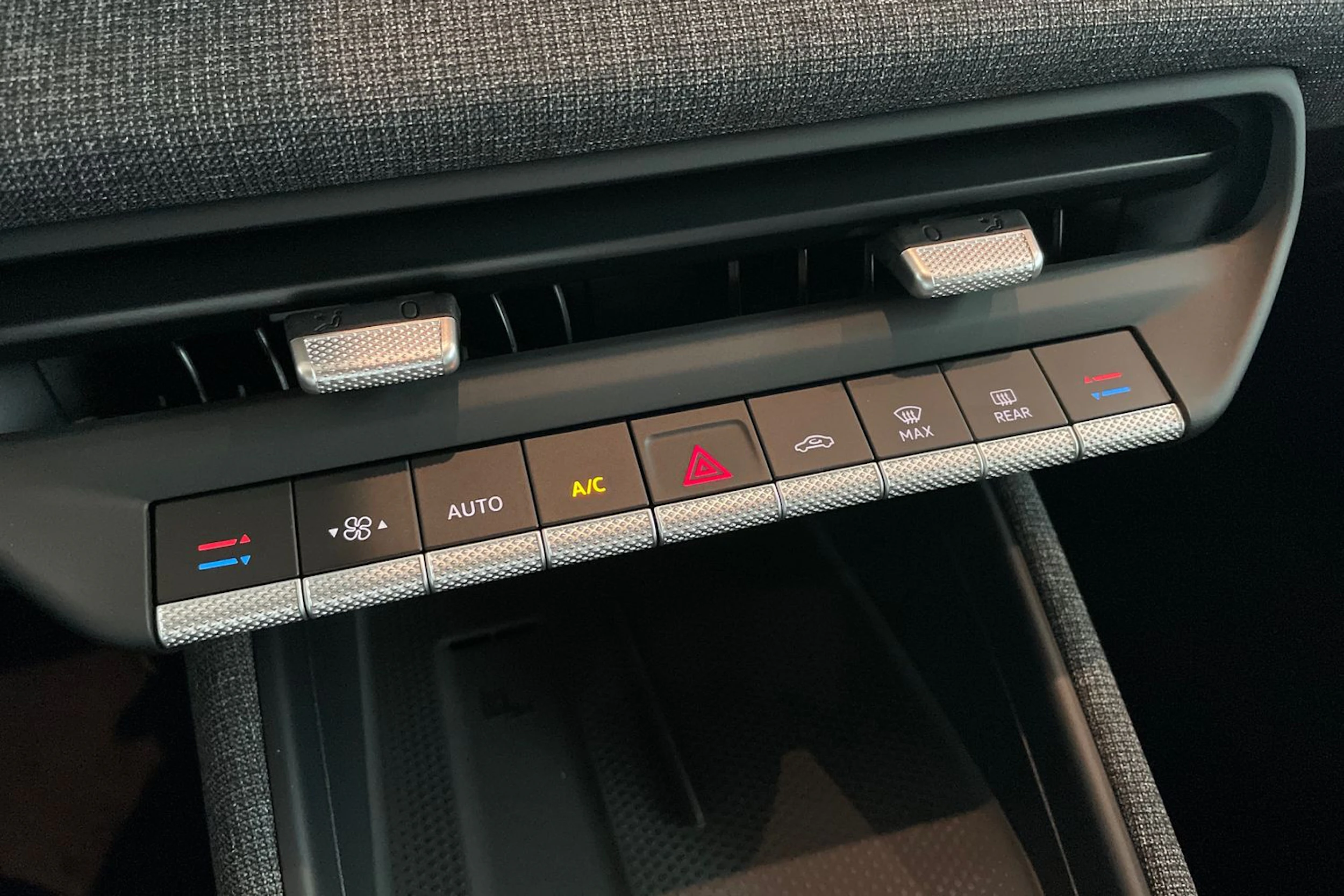 Sininen Volkswagen ID. Polo 2027 kuva 23.