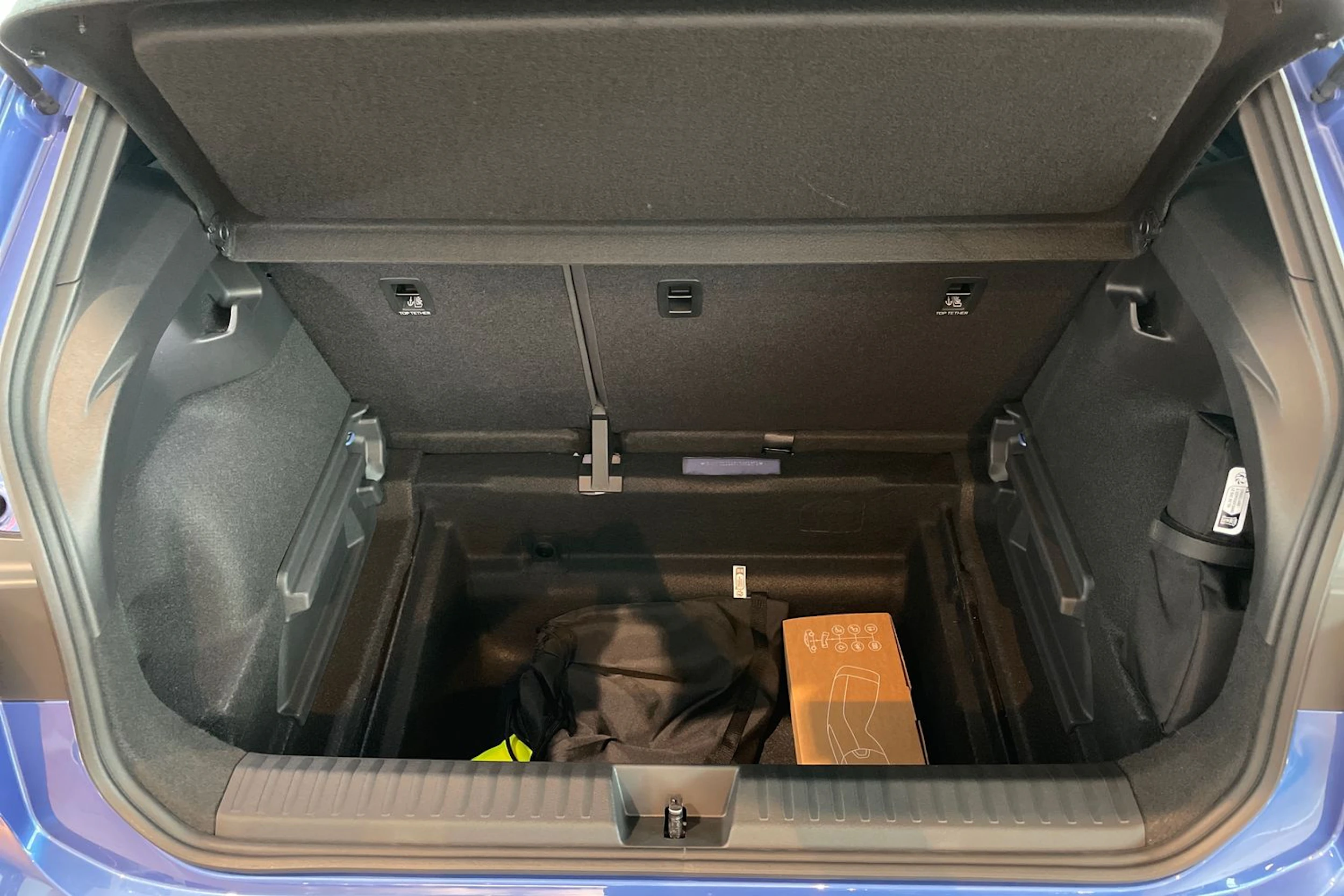Sininen Volkswagen ID. Polo 2027 kuva 39.